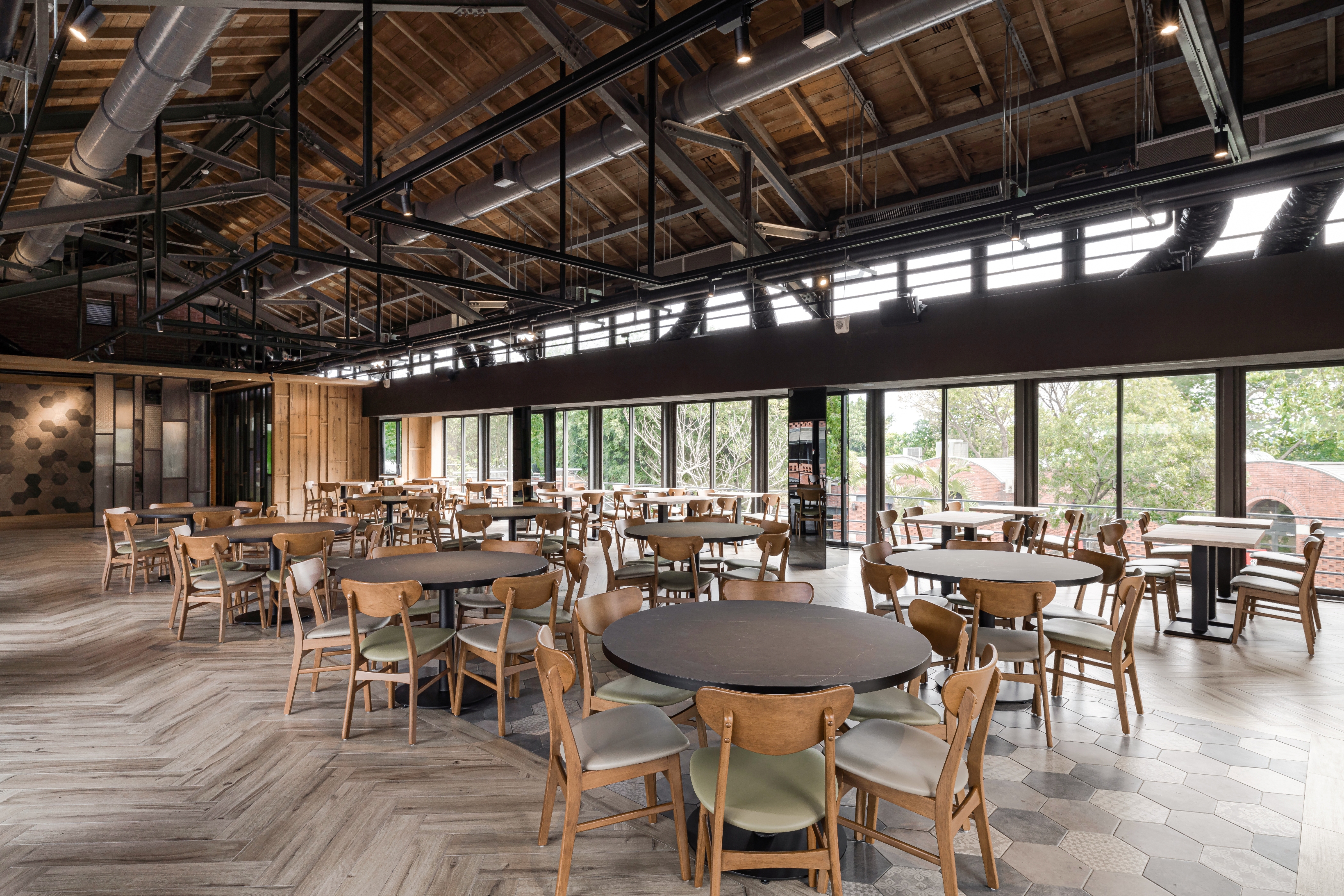 レストラン：満饌楼