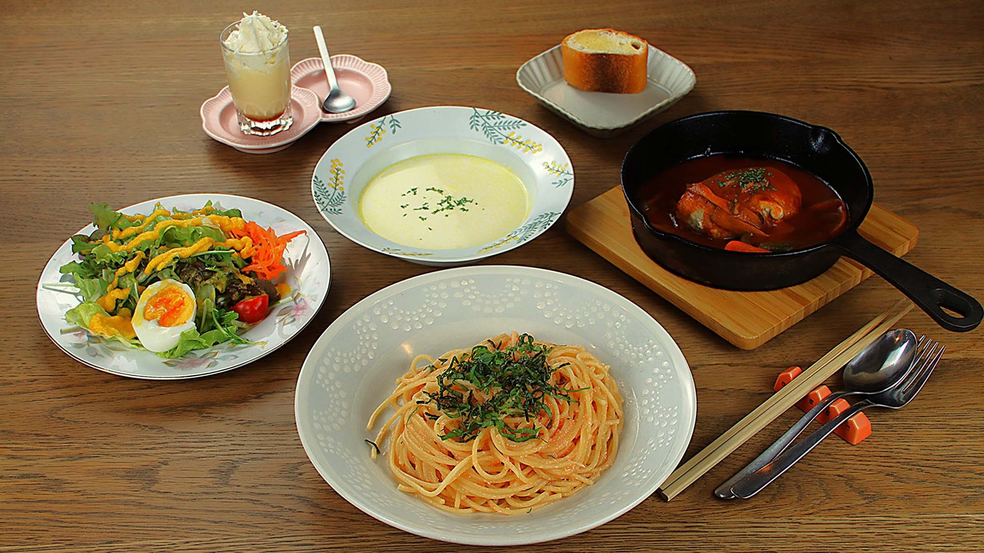 【1泊2食】夕食は洋食メニュー☆提携先の人気カフェでお食事♪
