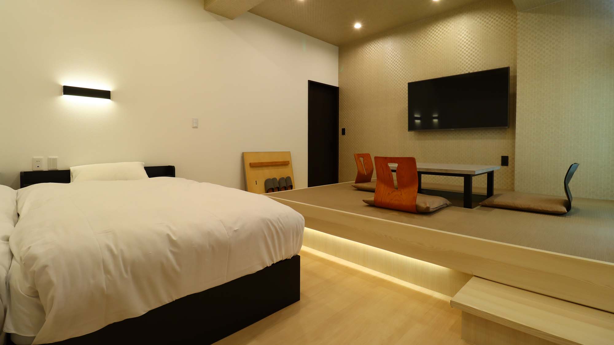 本館　ツイン和洋室（シモンズ製のベッドを設置しています）