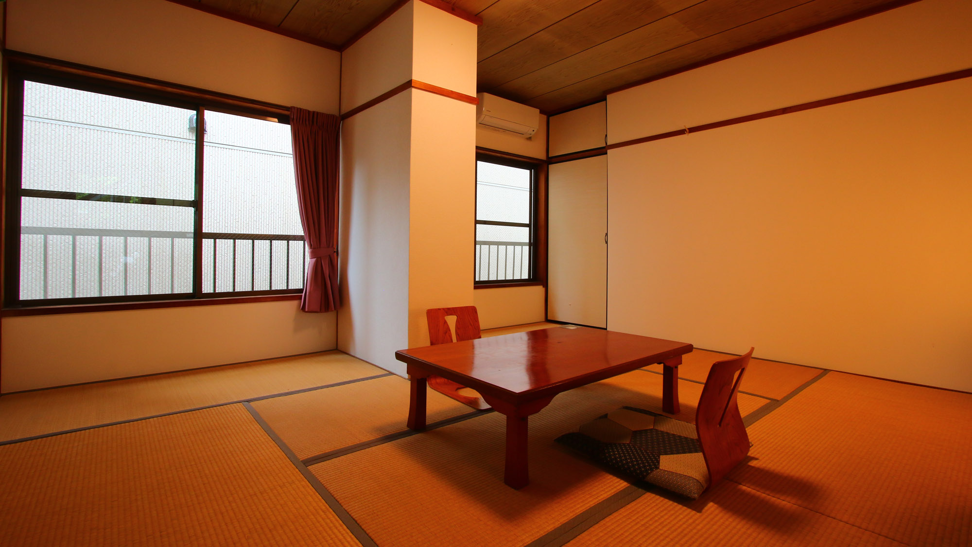 本館　昔ながらの和室