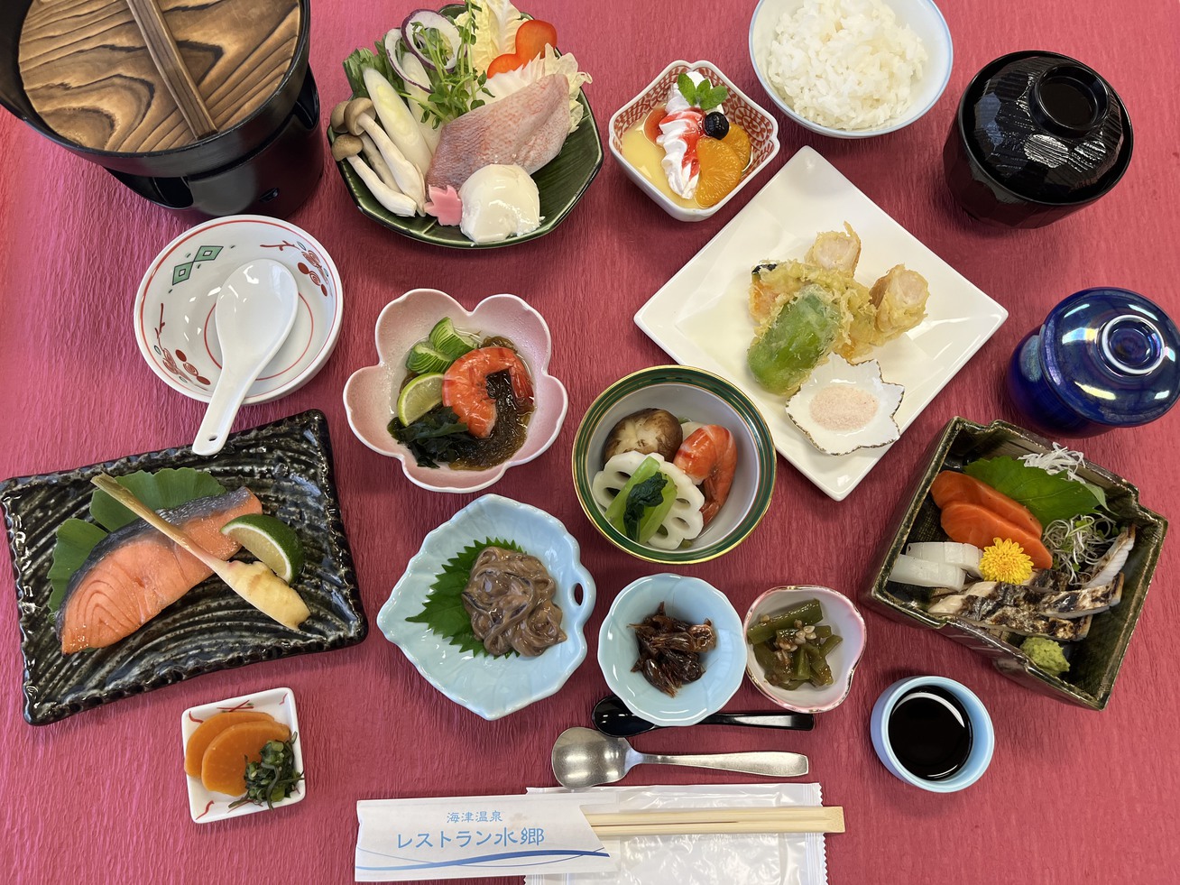【海津会席・二食付】夕食をワングレードアップ！牛肉またはお魚の鍋料理プラン