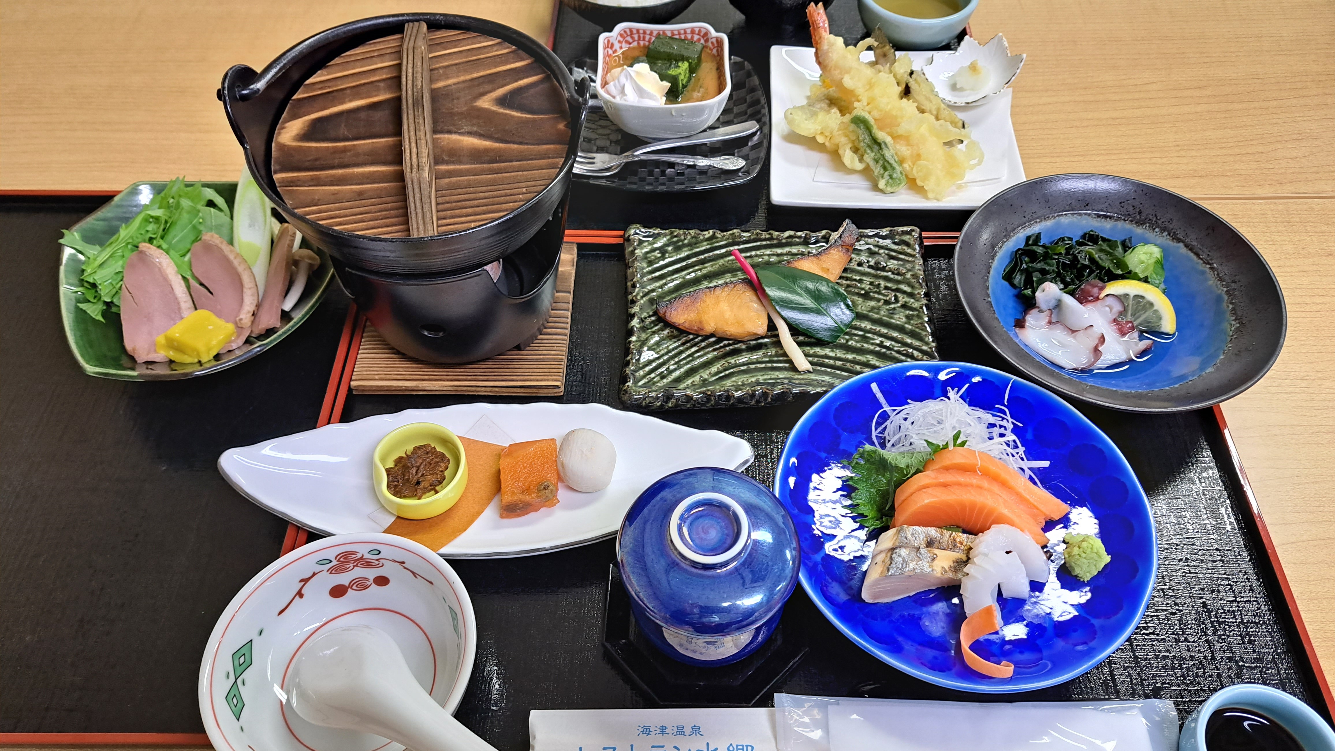 【夕食】仕入れ状況や季節によって、お料理の一部を変更させて頂く場合がございます。※イメージ