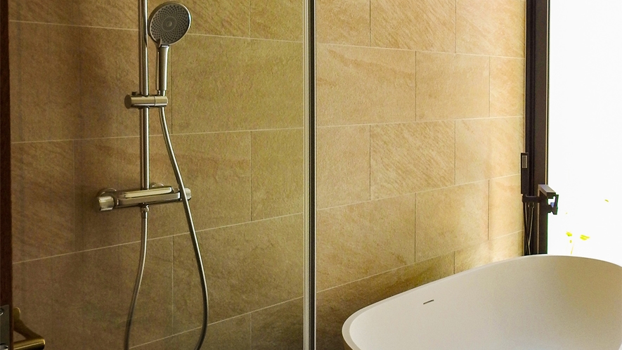 ・【Bougain】シャワーは手持ちとヘッドシャワーの2種類