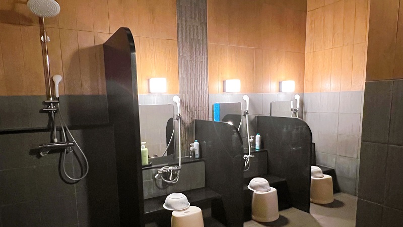 【男湯】浴室内　洗い場