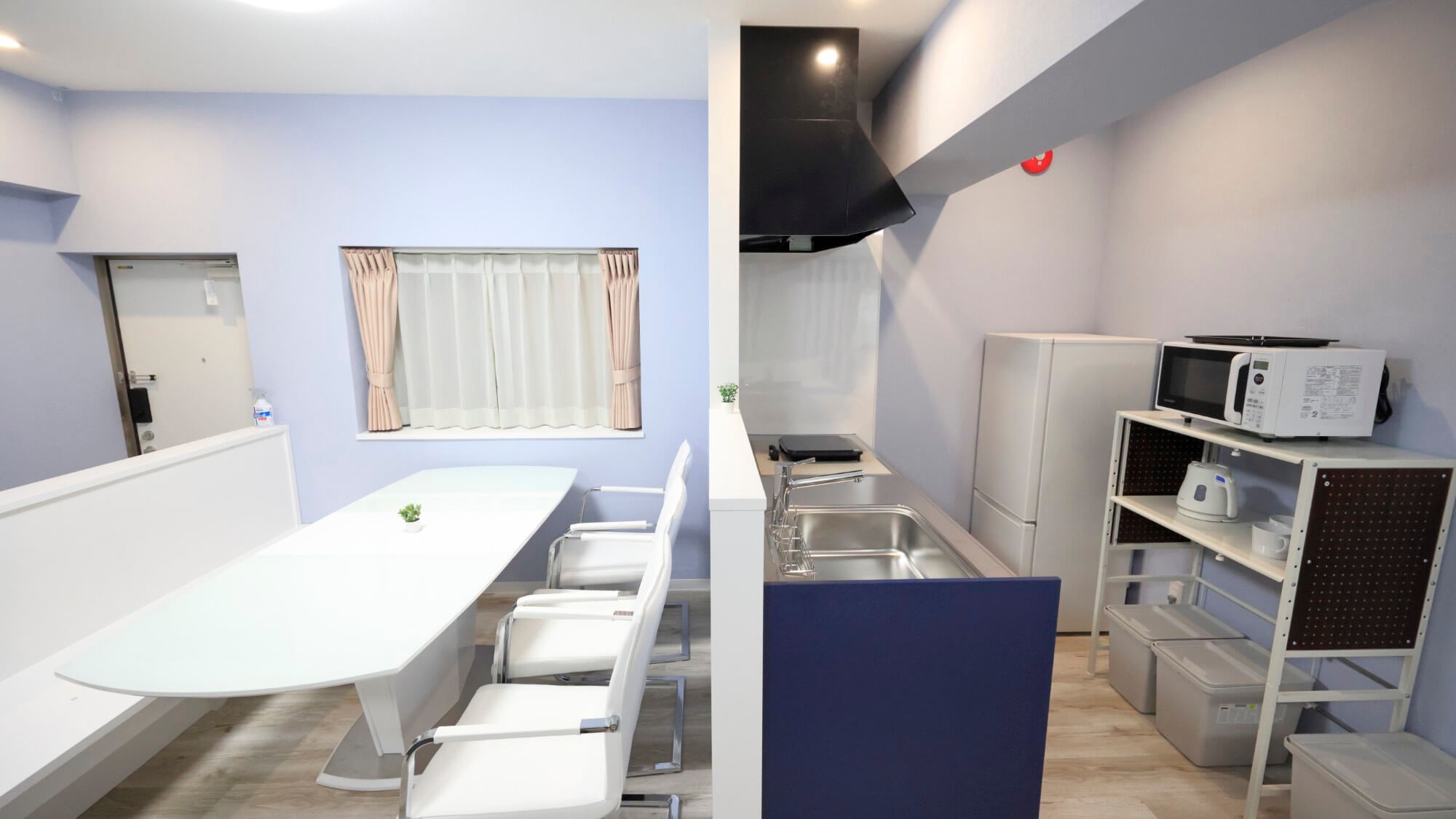 【返金不可プラン】青を基調とし海をイメージしたお部屋♪お部屋は最大5名様で宿泊OK！（素泊り）