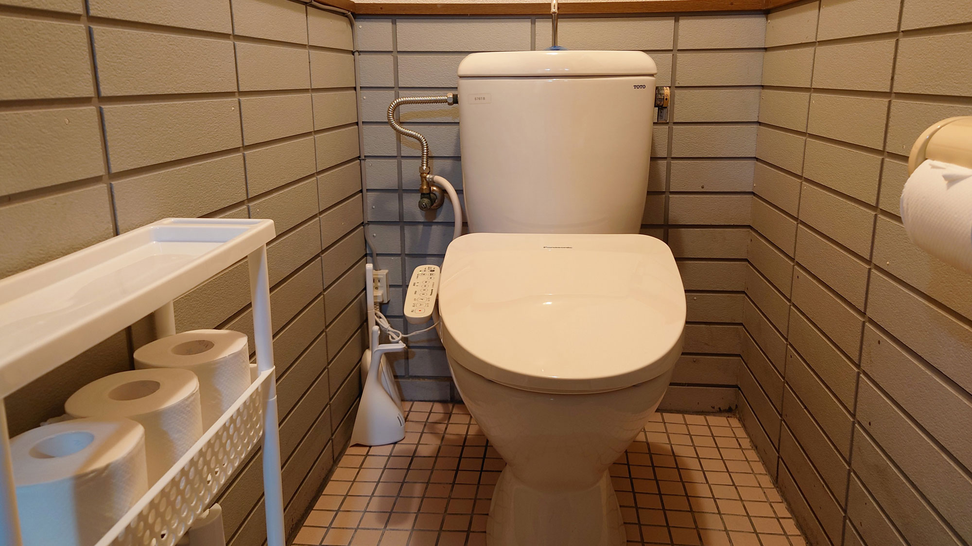 【禁煙　別館】3F共有スペース　こちらも温水シャワー洗浄付き便座です