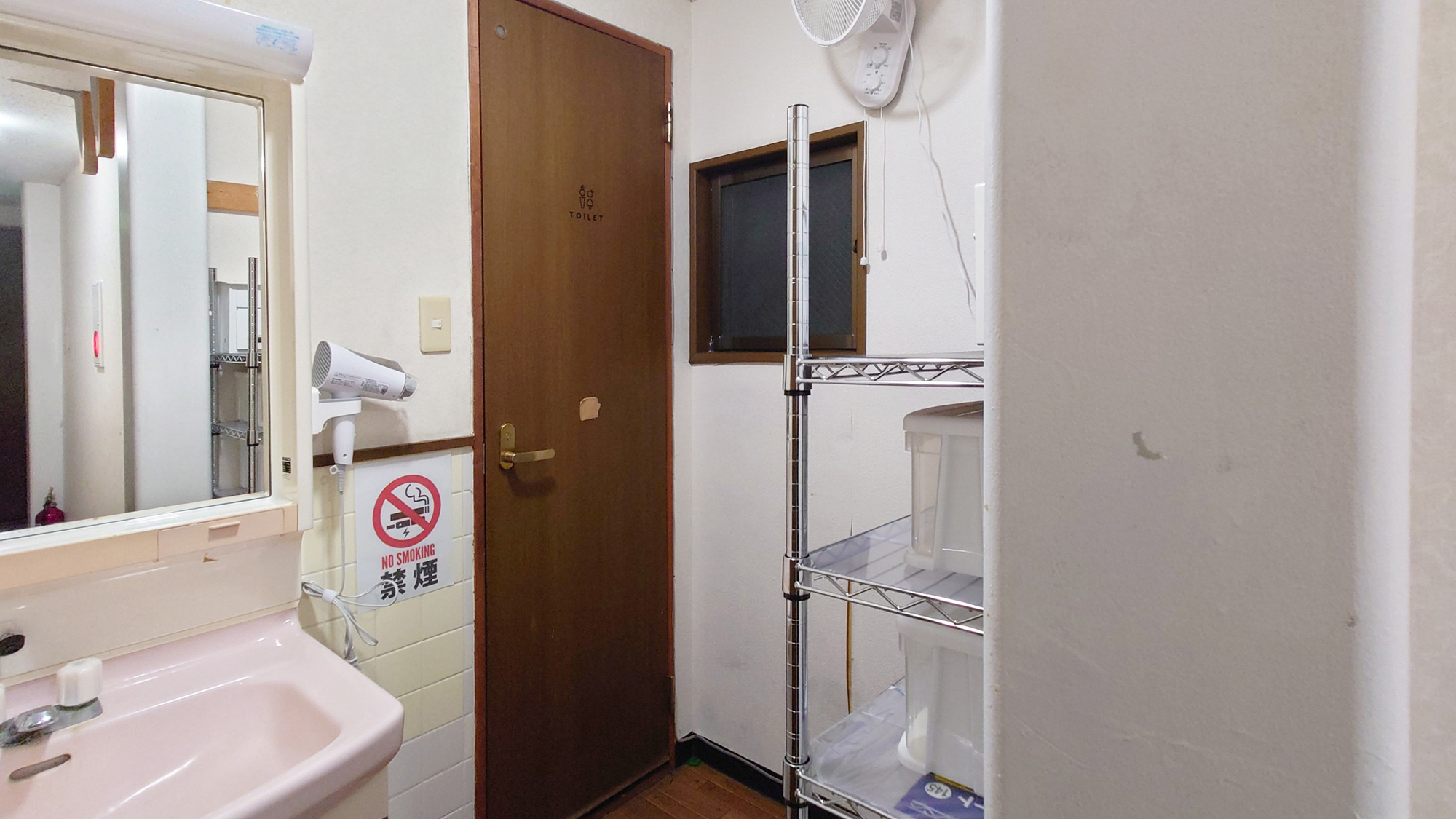 【禁煙　別館】2F共有スペース洗面台とトイレ