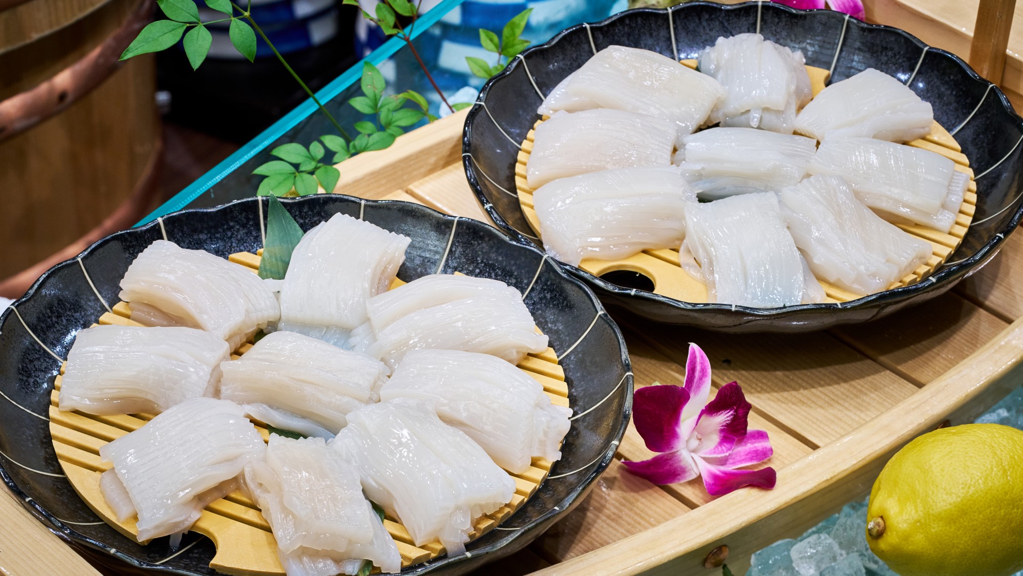 【朝食/海鮮】函館といえばイカ！お刺身でも良し、お好みで海鮮丼にもできます。