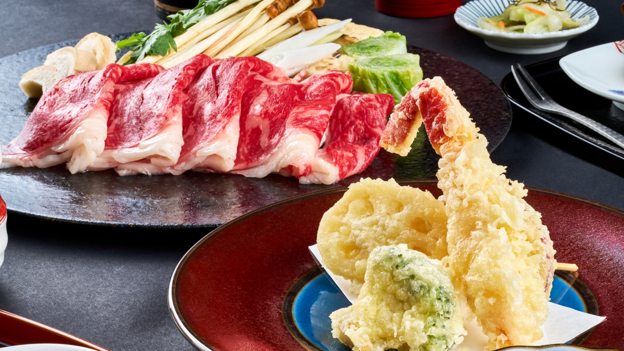 【連泊食】「北海道七飯町産」の牛ロースを使用したすき焼きと、季節で異なる天ぷらをお楽しみください。