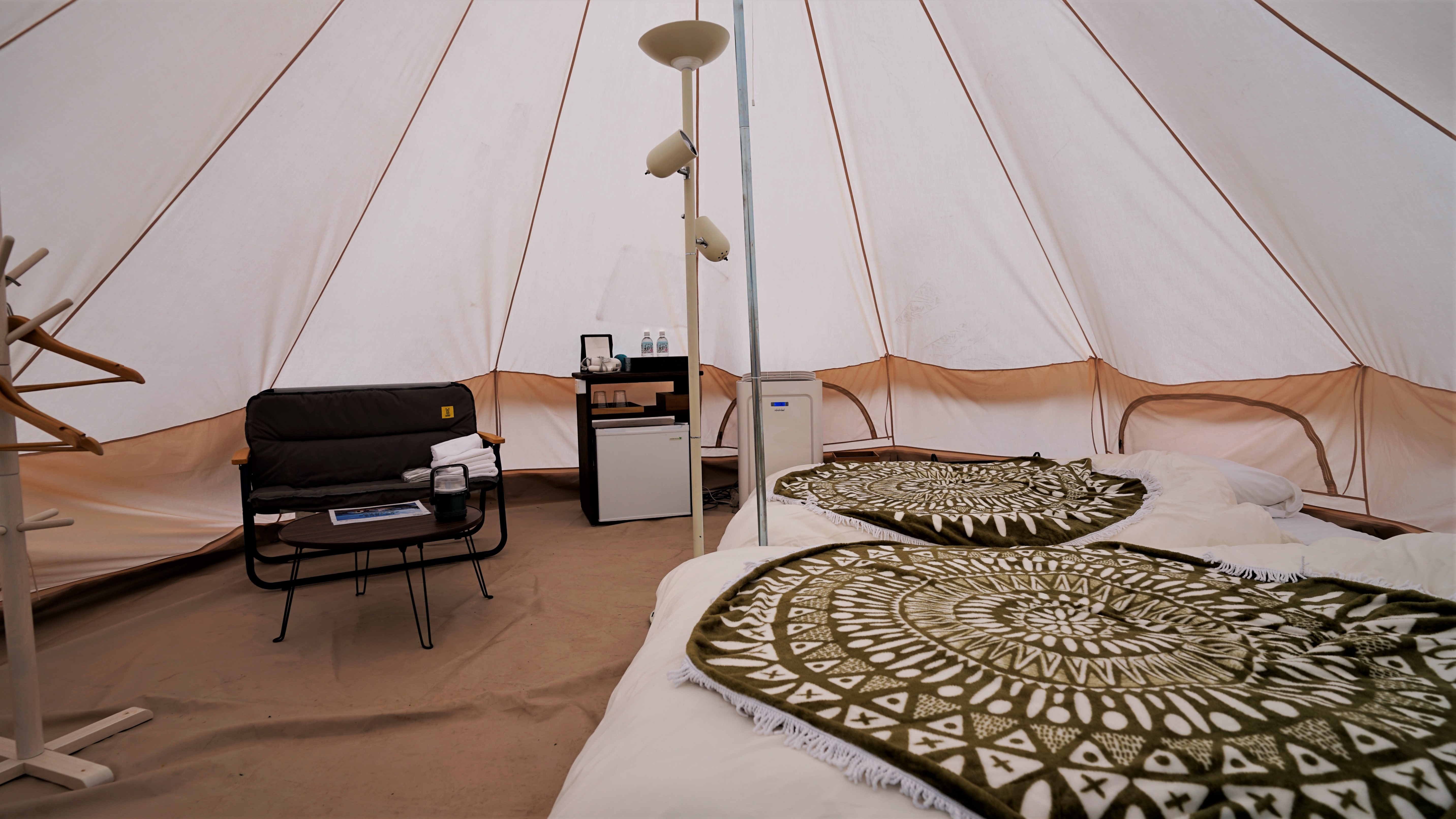 基本4名テント内観