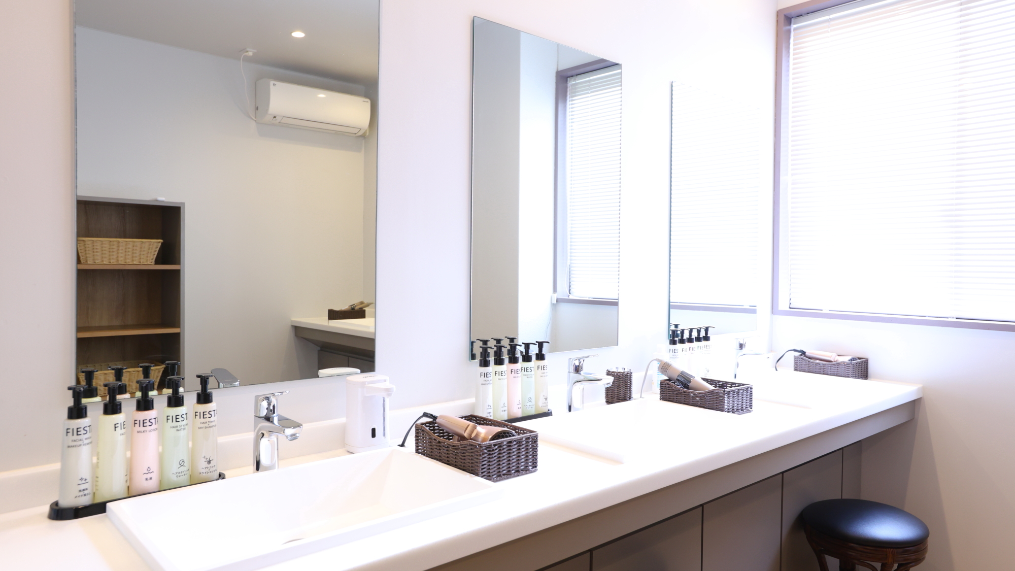 ■大浴場　脱衣所洗面スペース