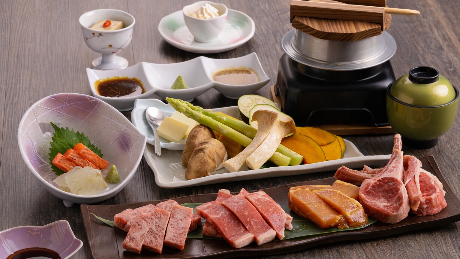 ■ホテルのご夕食　焼肉会席　一例