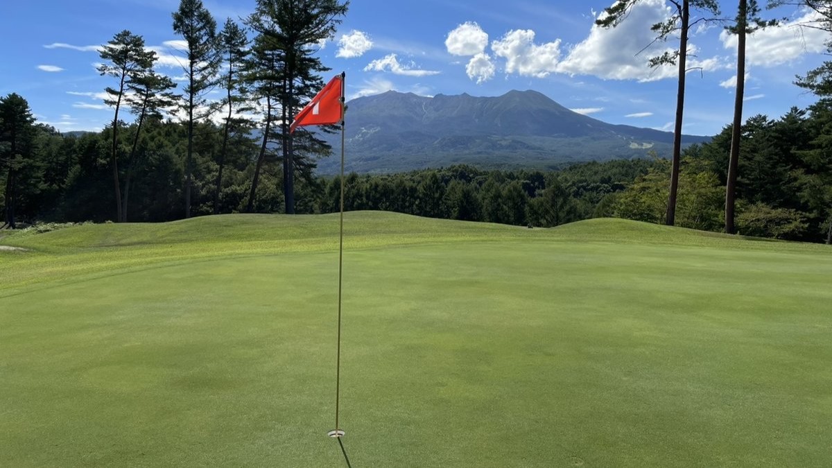 木曽カントリー倶楽部　ゴルフ場まで当館よりお車約20分。当館ご宿泊者様はご優待利用いただけます。