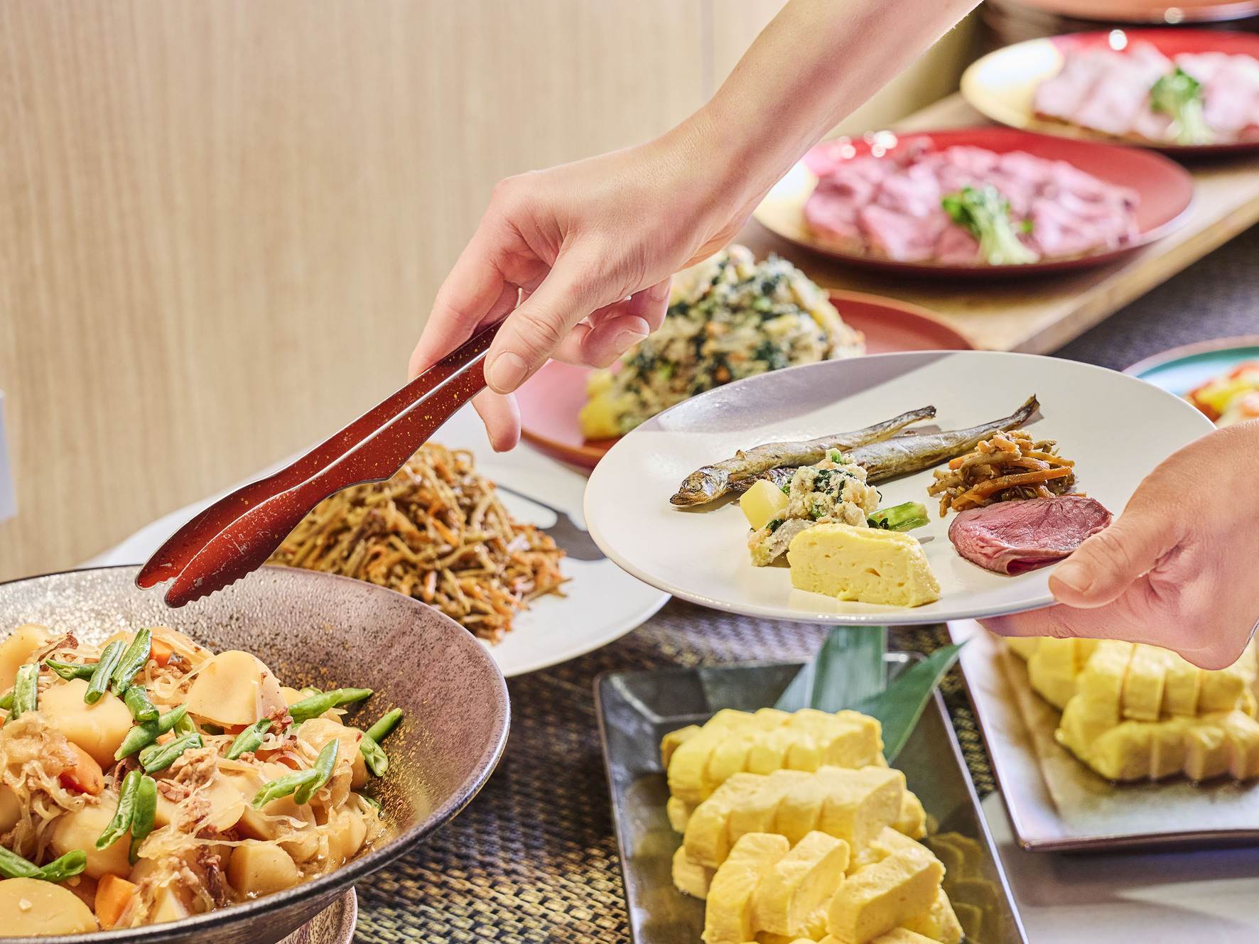 朝食ビュッフェ|バラエティ豊かなメニュー約50品、1日の始まりにおいしい朝食をお楽しみください。