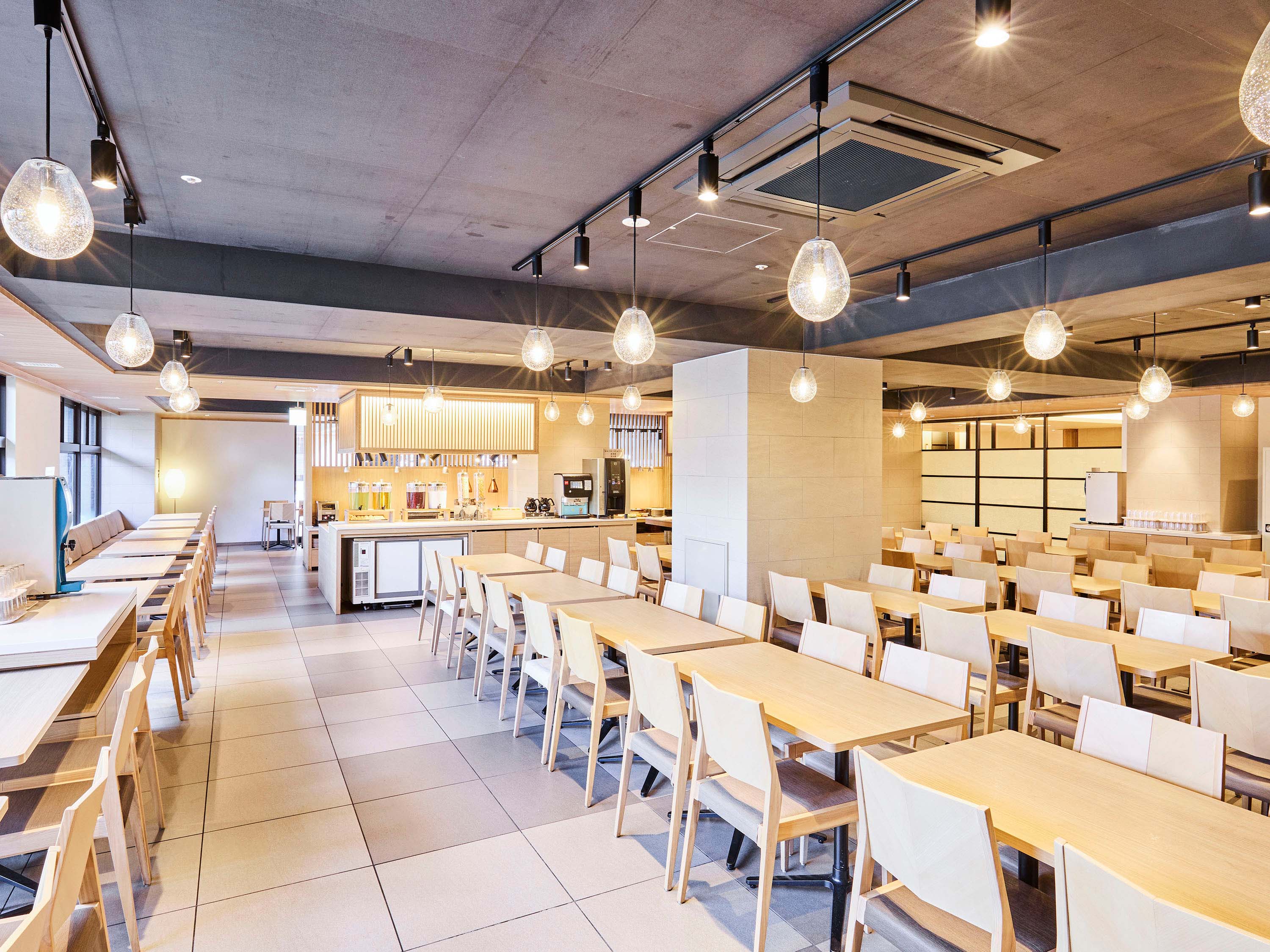 【朝食会場】旅のスタートにふさわしい、心も満たす朝食をレストランで。