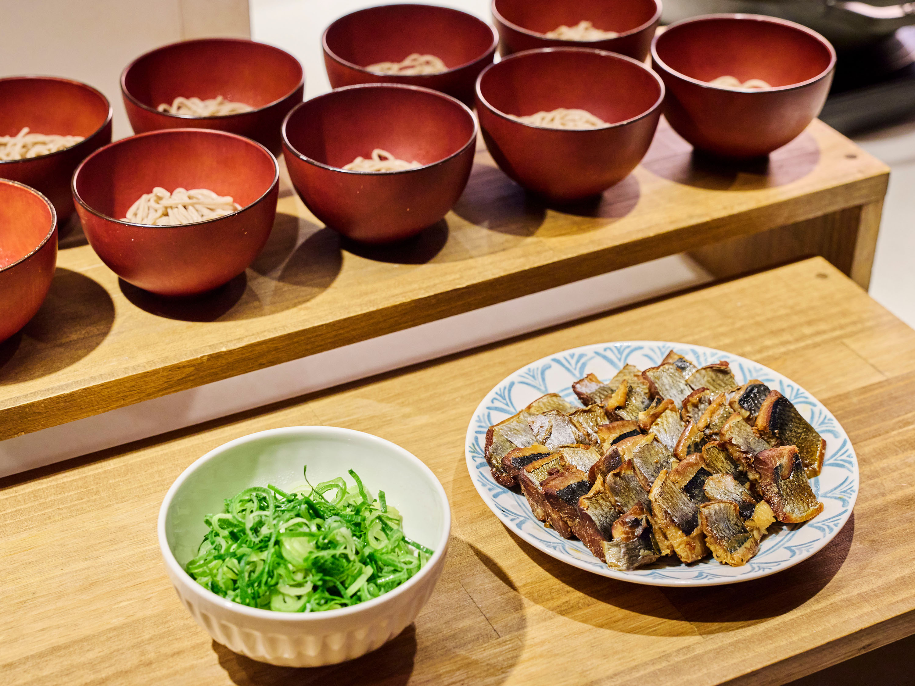 朝食ビュッフェ｜甘辛い煮付けをのせた「にしんそば」は京都で愛される名物です。