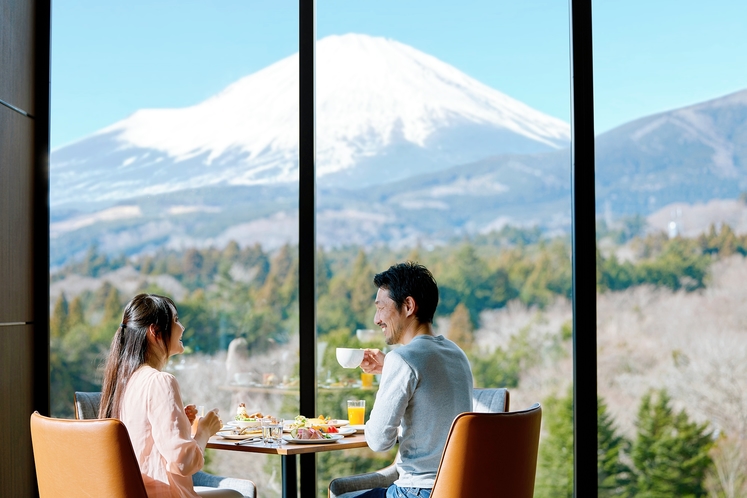 晴れた日には朝食を食べながら富士山をみることもできます。