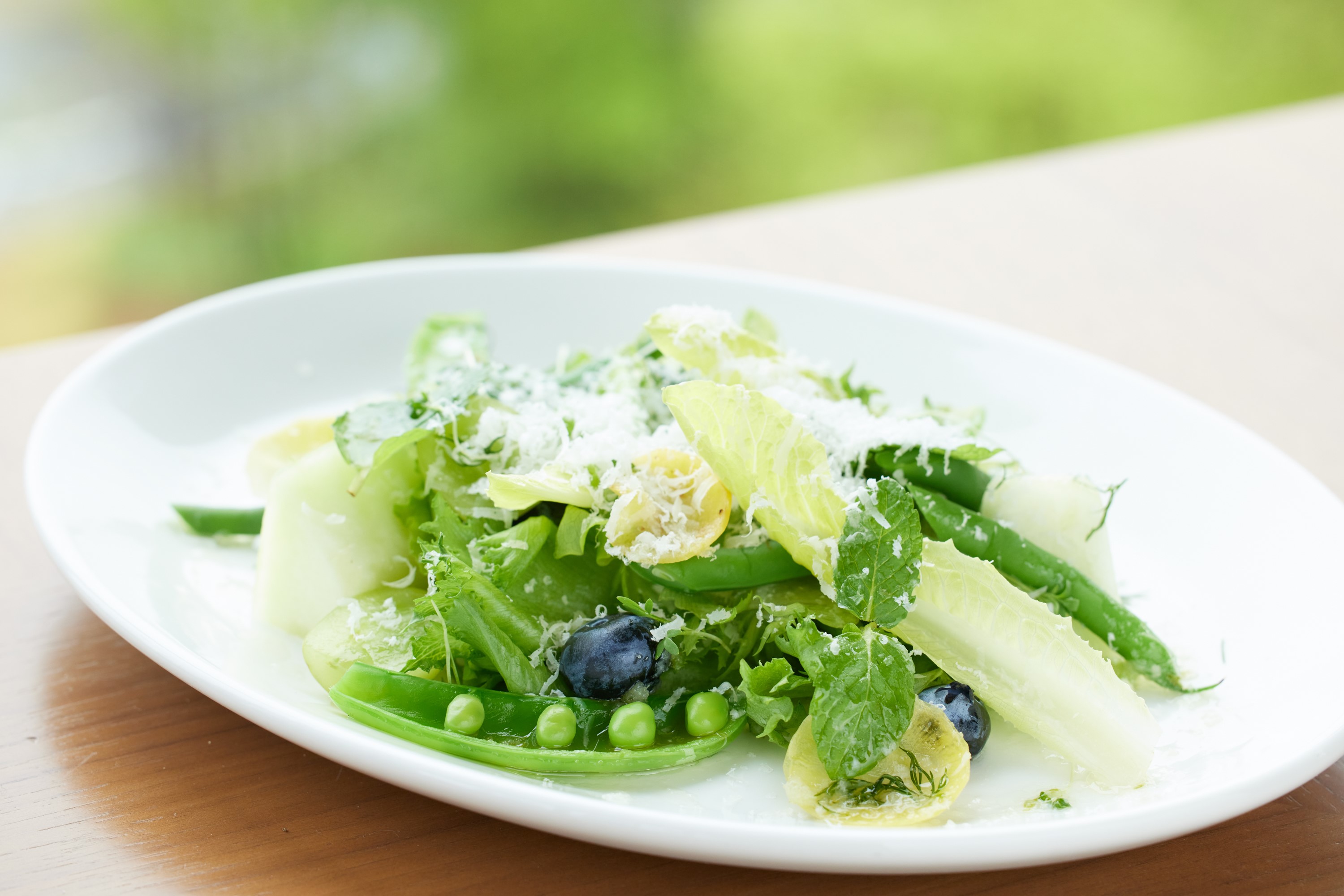 カラフルな夏野菜のサラダ