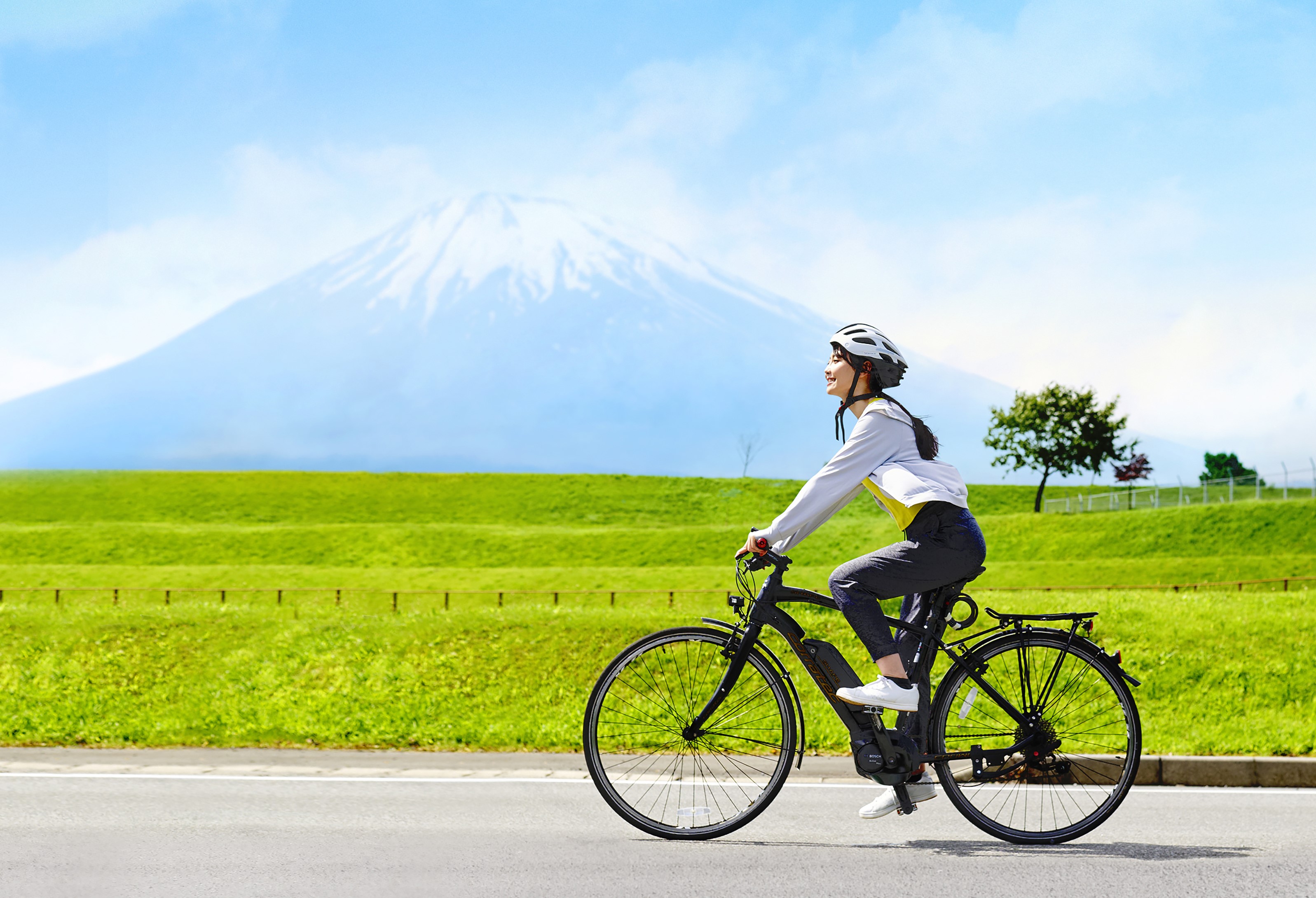 自然溢れる富士山の麓で e-Bike ならではの疾走感を満喫 (写真の自転車はイメージです）