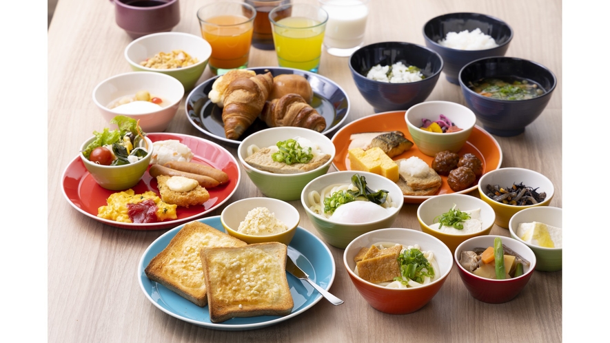 朝食はうれしいバイキング♪姫路のアーモンドトーストや四国のうどんなどメニュー豊富♪1人1,200円♪