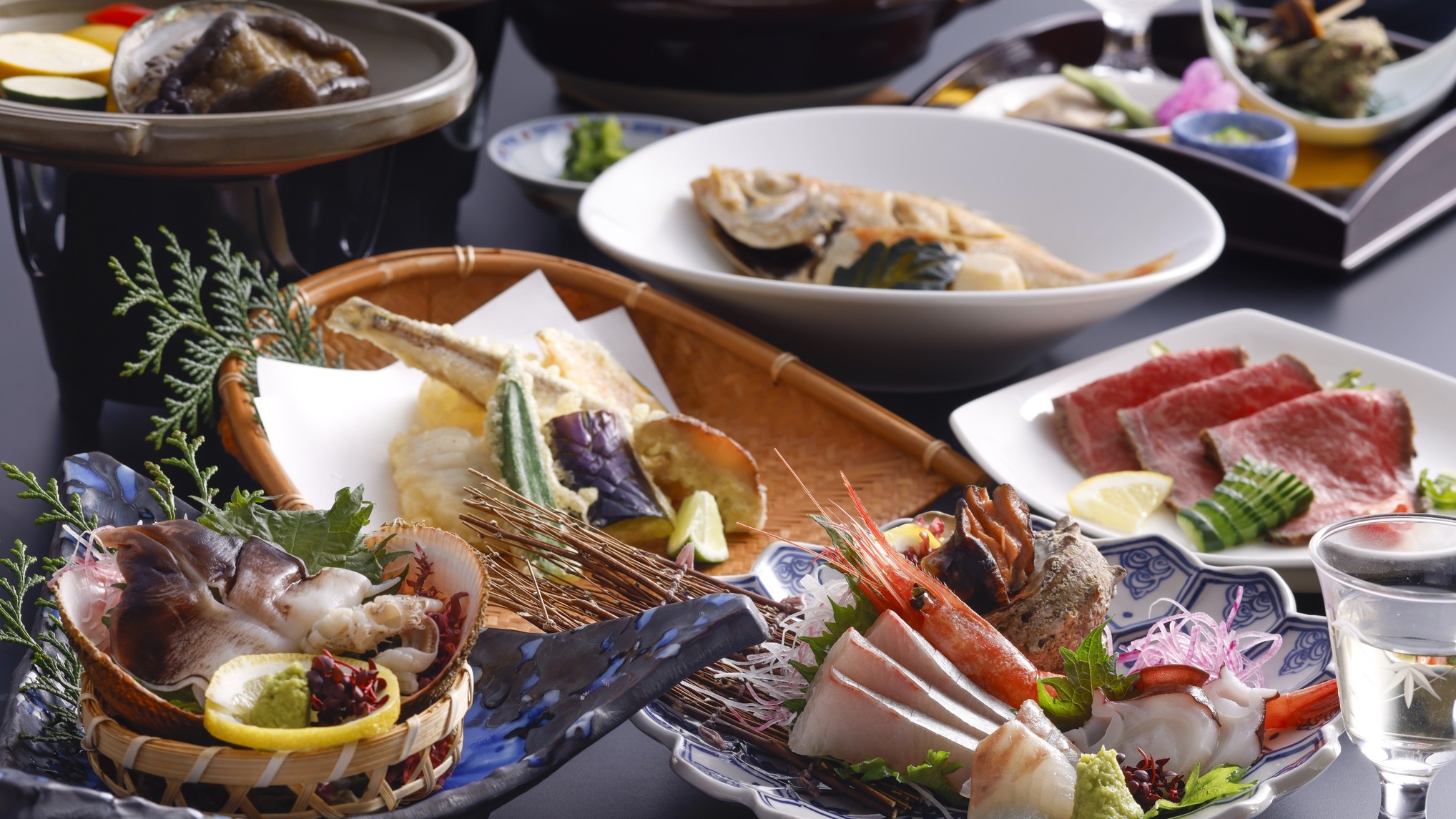【夏・特選懐石】お造り５種盛りや岩牡蠣、鱧やのどぐろ煮付けなど…食材の宝庫・丹後の夏の味覚を堪能！