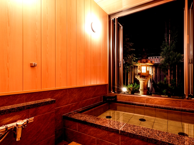 特別棟「七宝」の客室庭展望風呂