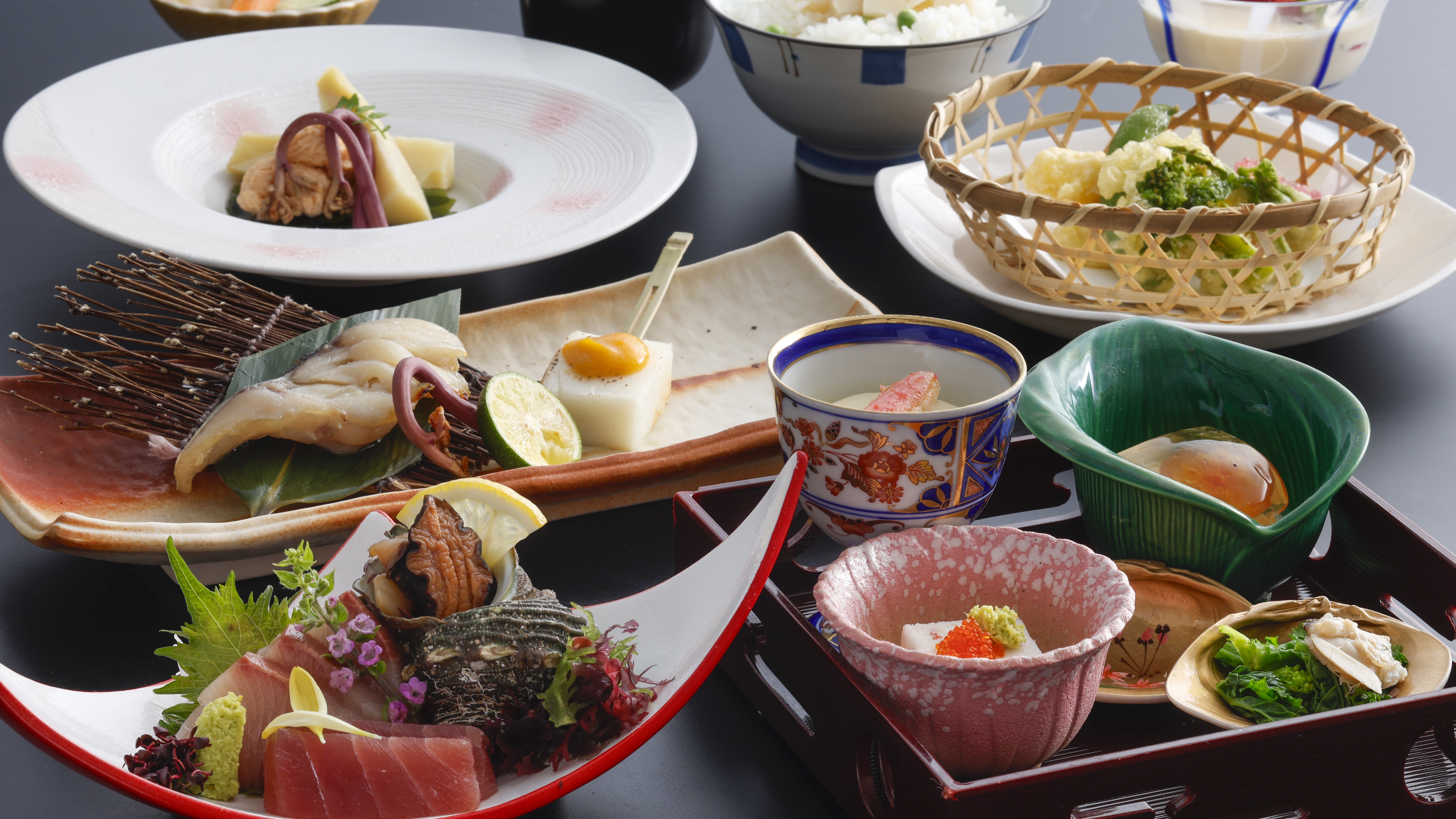 【春・スタンダード懐石】山菜の天ぷらや筍、真名鰹や蛤など…食材の宝庫・丹後の春の味覚を味わう！