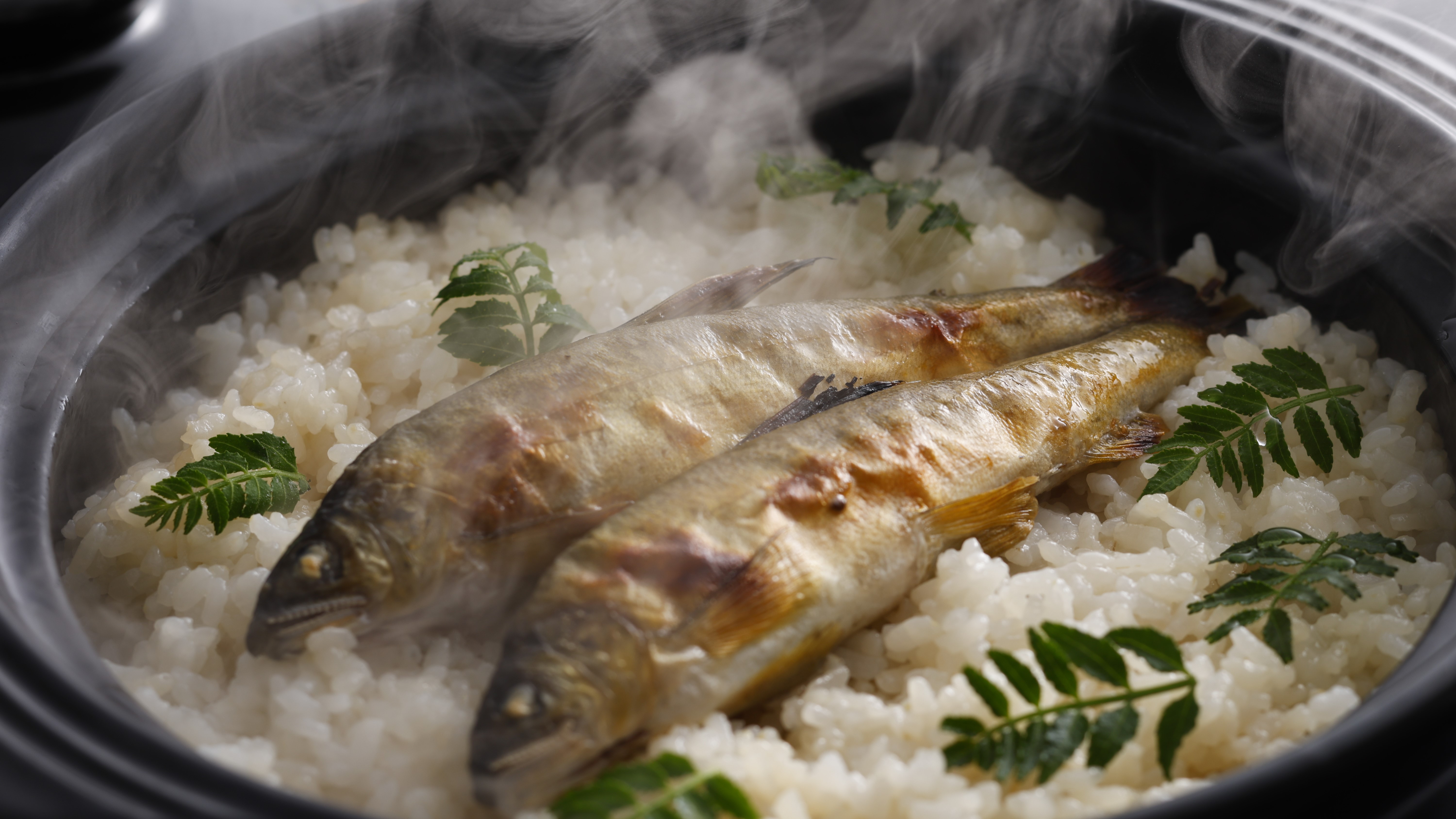 【夏・お料理】懐石の〆には、夏の味覚「鮎ご飯」を味わう！