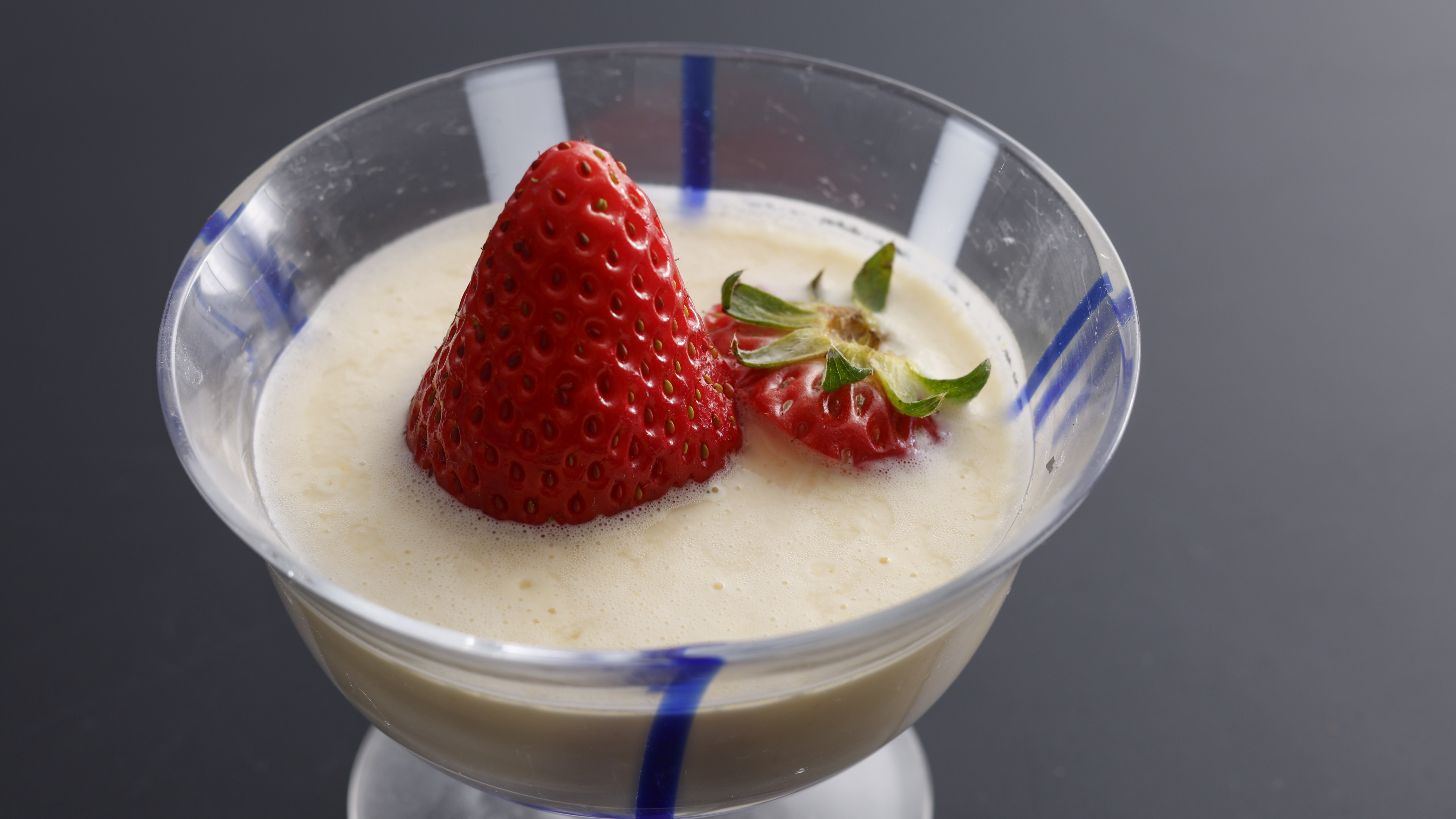 【春のお料理】水物（ココナッツプリン、ラズベリー、イチゴ、ミントジュレがけ）