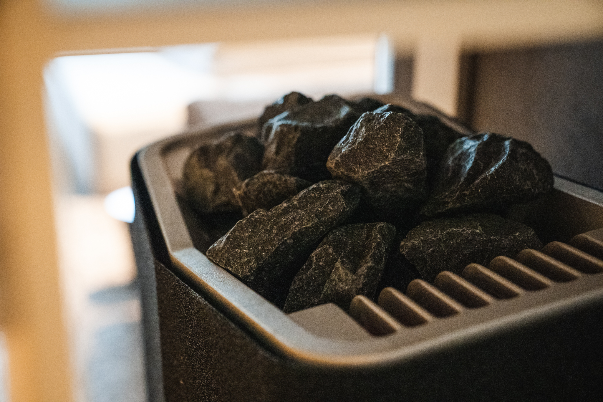 4F プライベートサウナ付きルーム（最大2名）：サウナストーブ