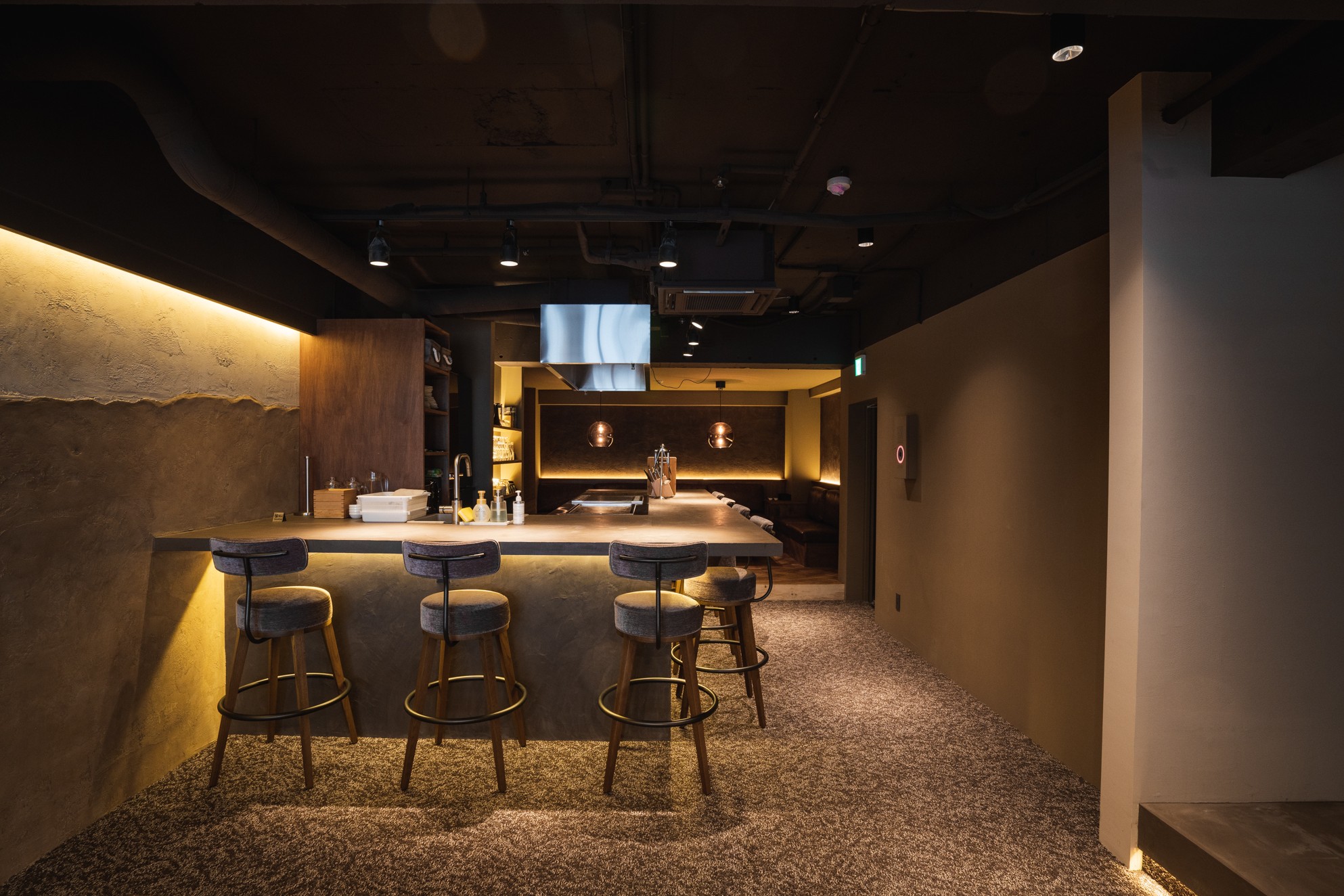 2F キッチン付スイートルーム（最大6名）：ダブルベッド2台、シングルベッド2台