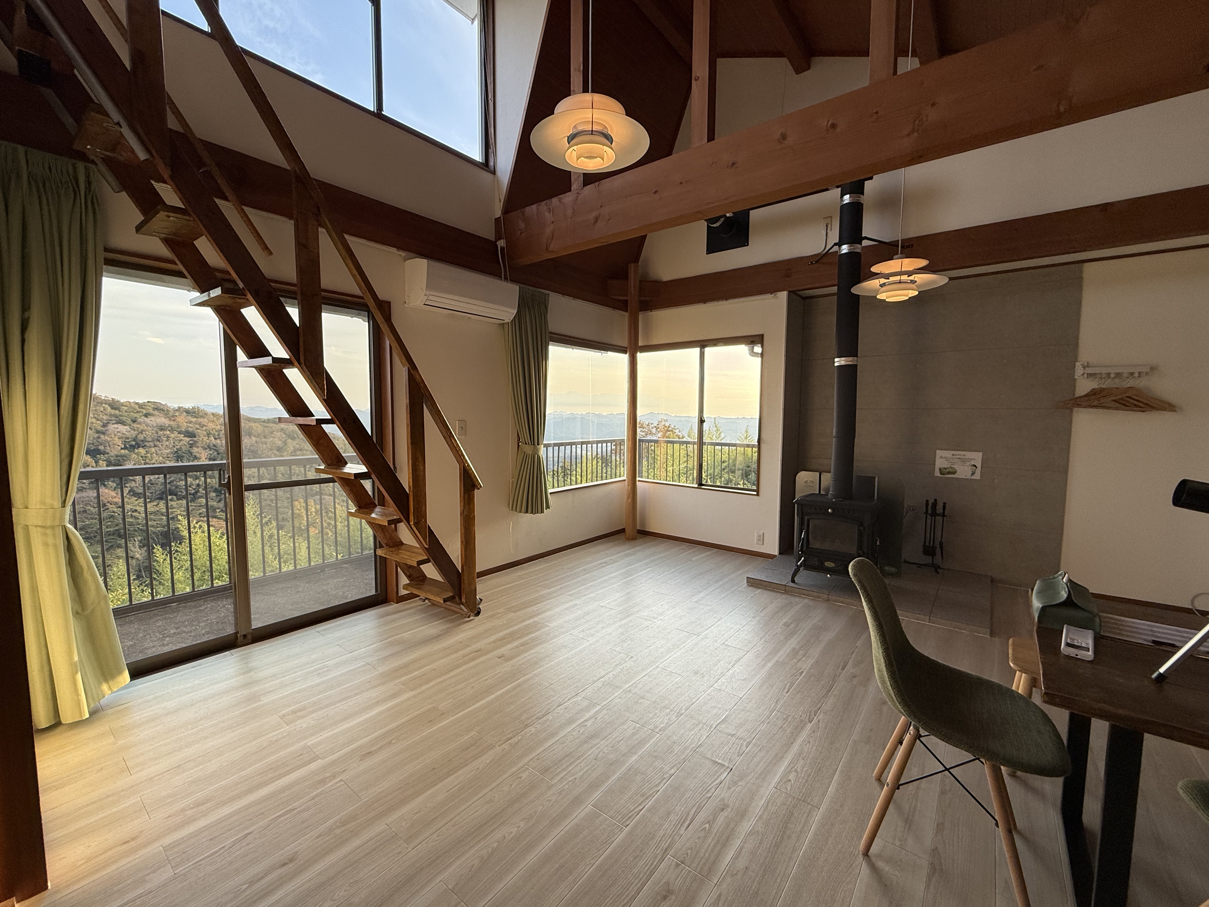 リビングと薪ストーブ