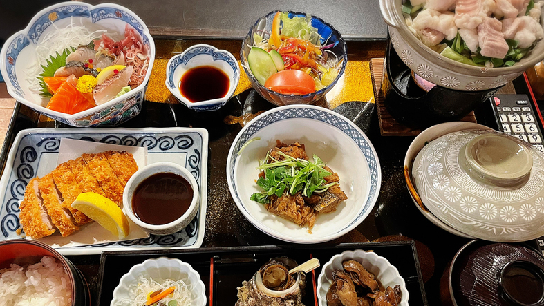 【スタンダード2食付】リピーターにも人気！いっぱいの夕食御膳