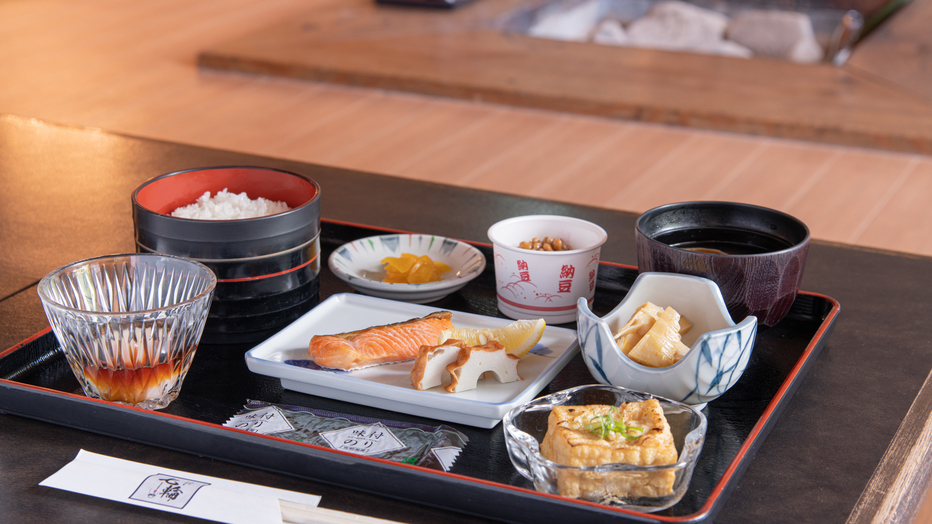 【スタンダード2食付】リピーターにも人気！いっぱいの夕食御膳