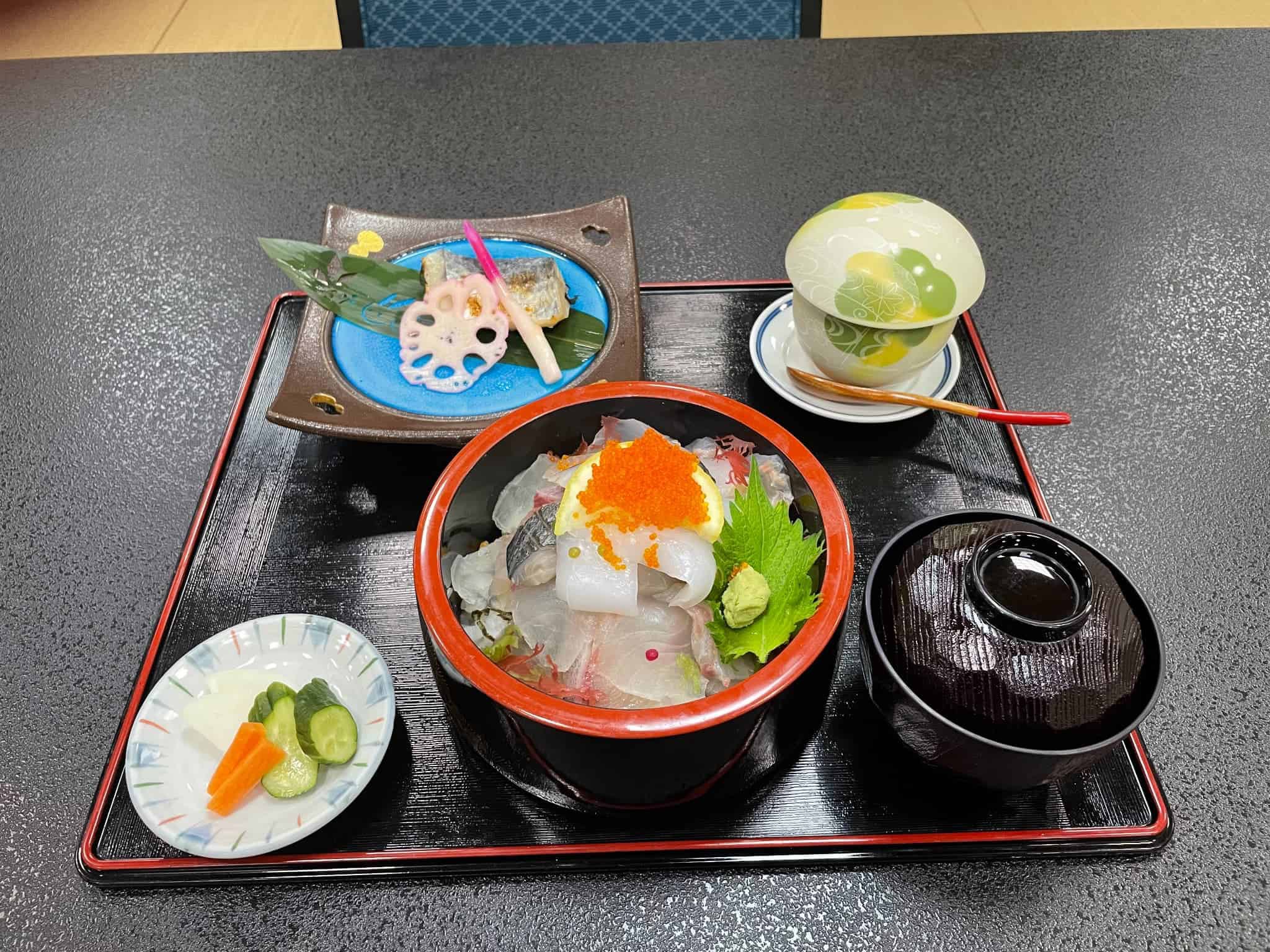【新　漁師飯プラン】新定番！島でとれた旬魚を豪快に使った海鮮丼メインの夕食