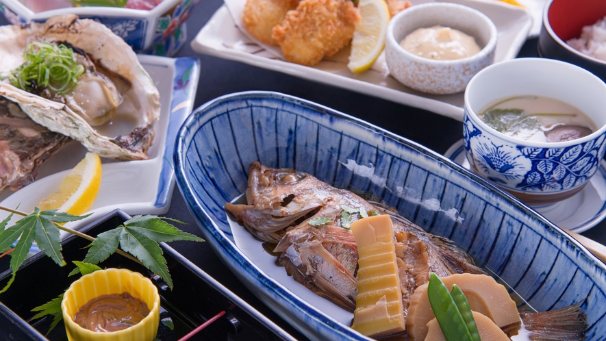 *【夕食一例】目の前の日本海で採れたサザエなど、隠岐だからこそ味わえる海の幸をご用意。