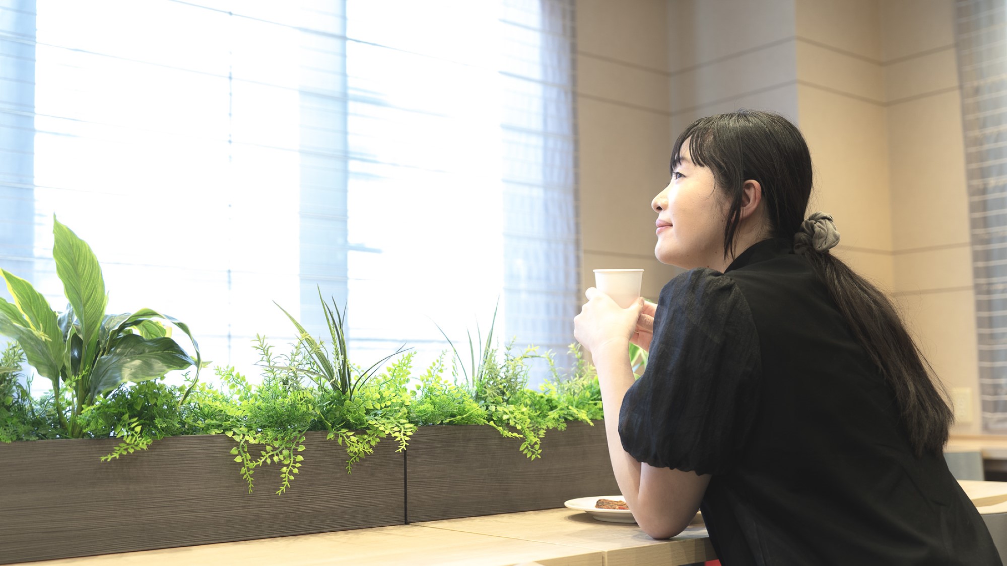 朝のロハスラウンジで優雅なひと時をお過ごしください