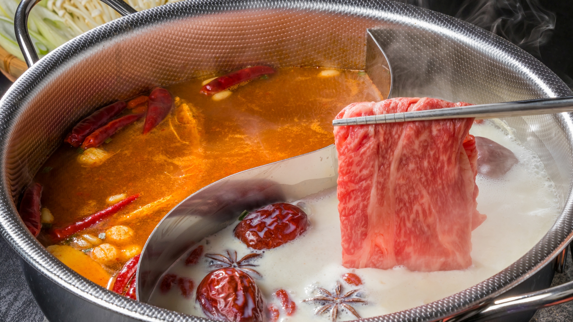 ホテル近くで火鍋を堪能！※イメージ