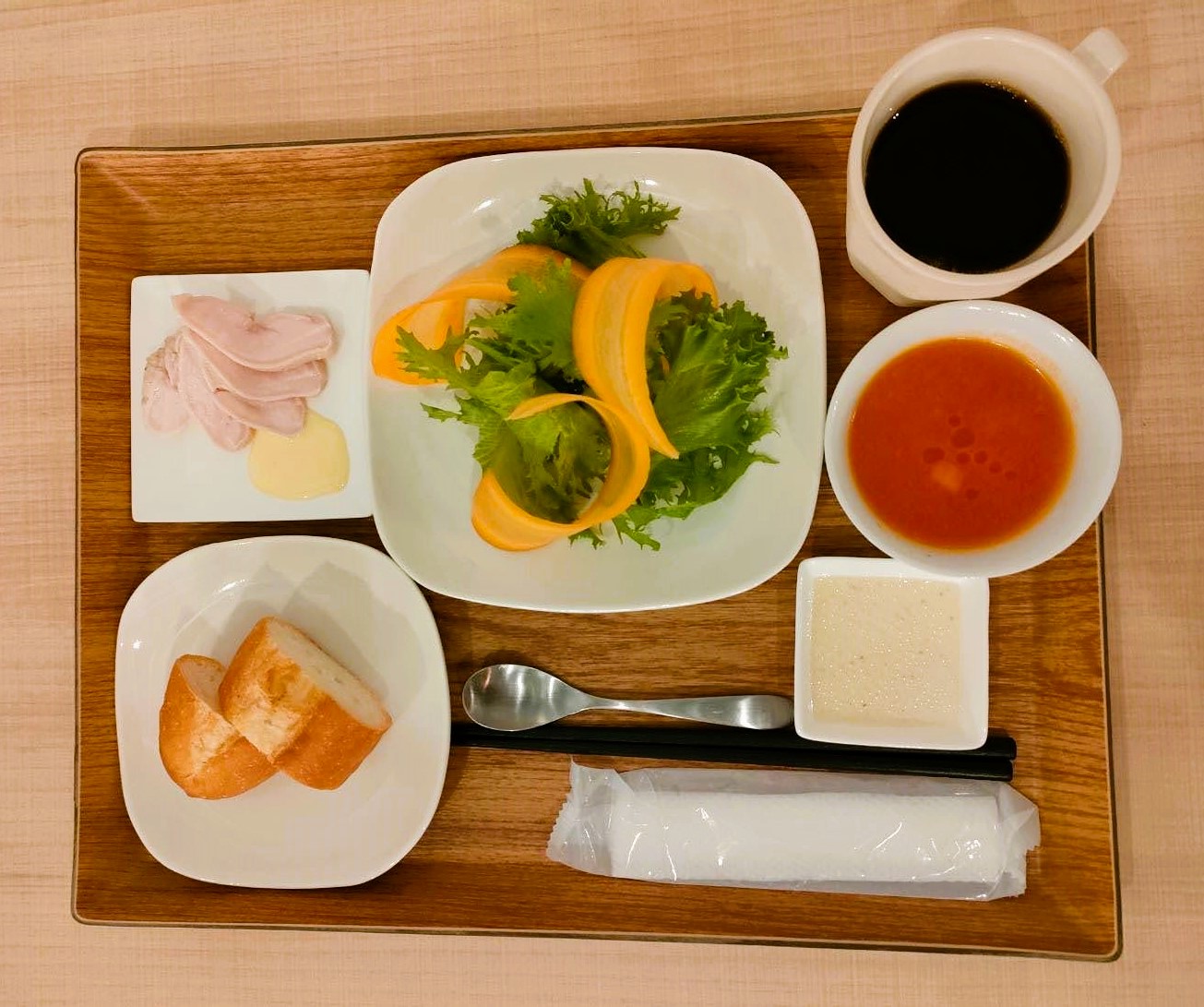 朝食（鎌倉野菜のサラダ、季節のスープ、季節の１品、パン、ドリンク）