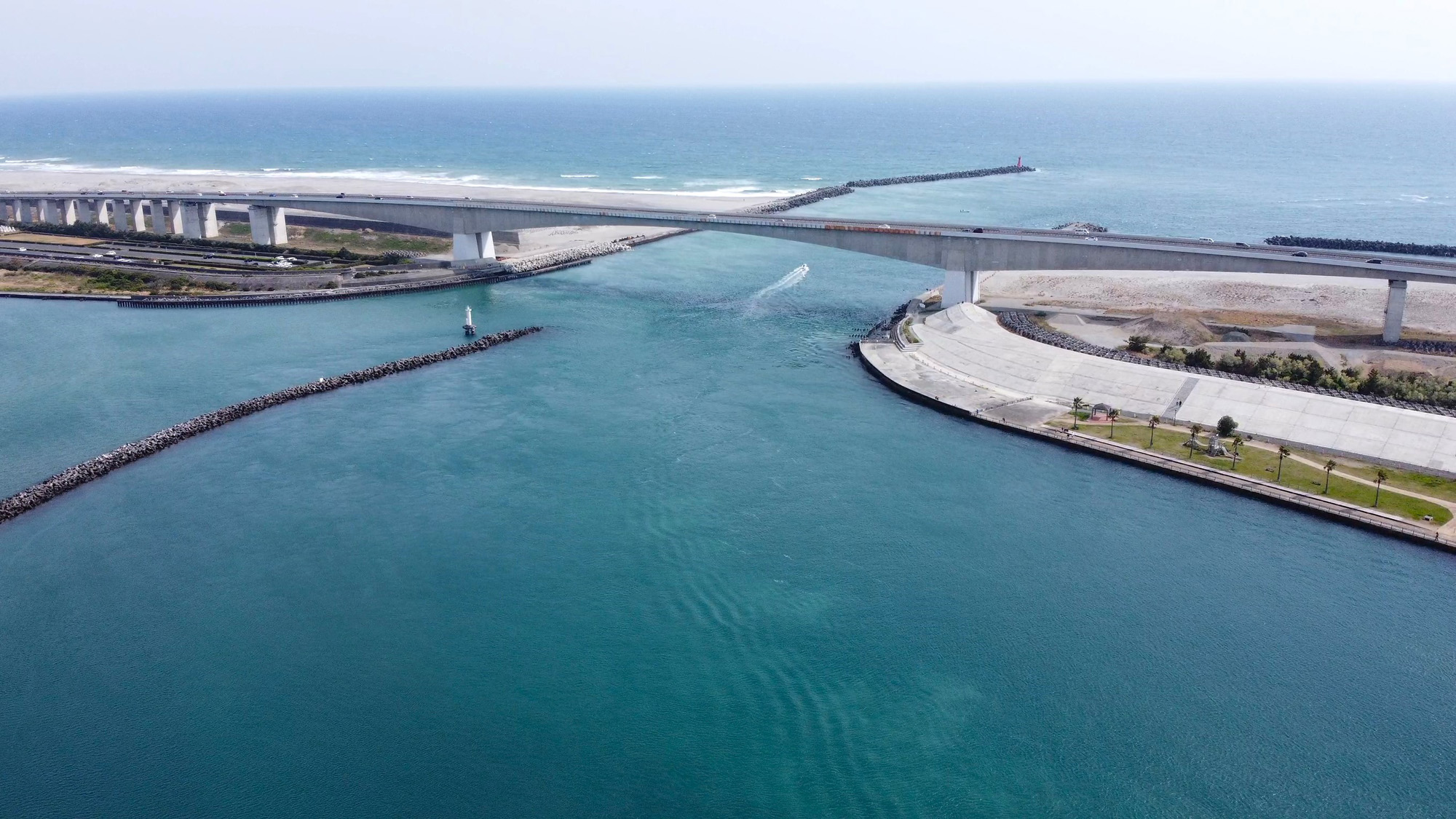 浜名大橋　新居弁天ICより約2分