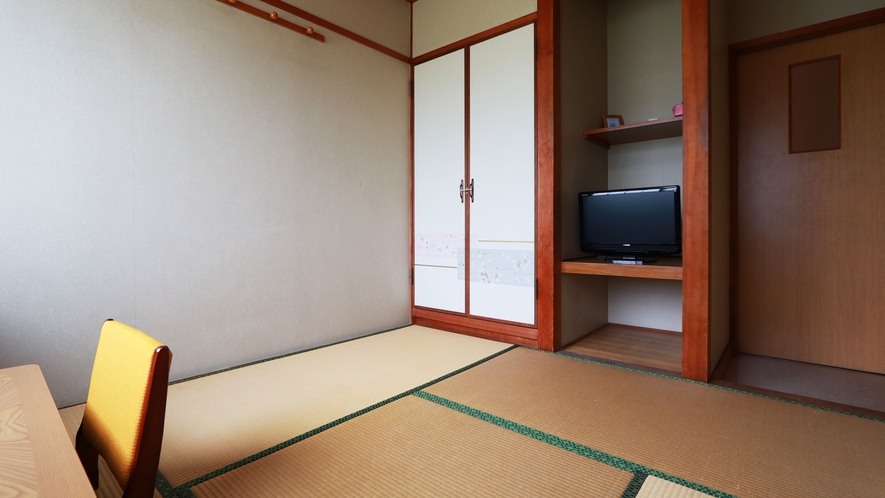 【4.5畳和室】 一人利用専用客室。落ち着いた空間で、ゆっくりお過ごしください。