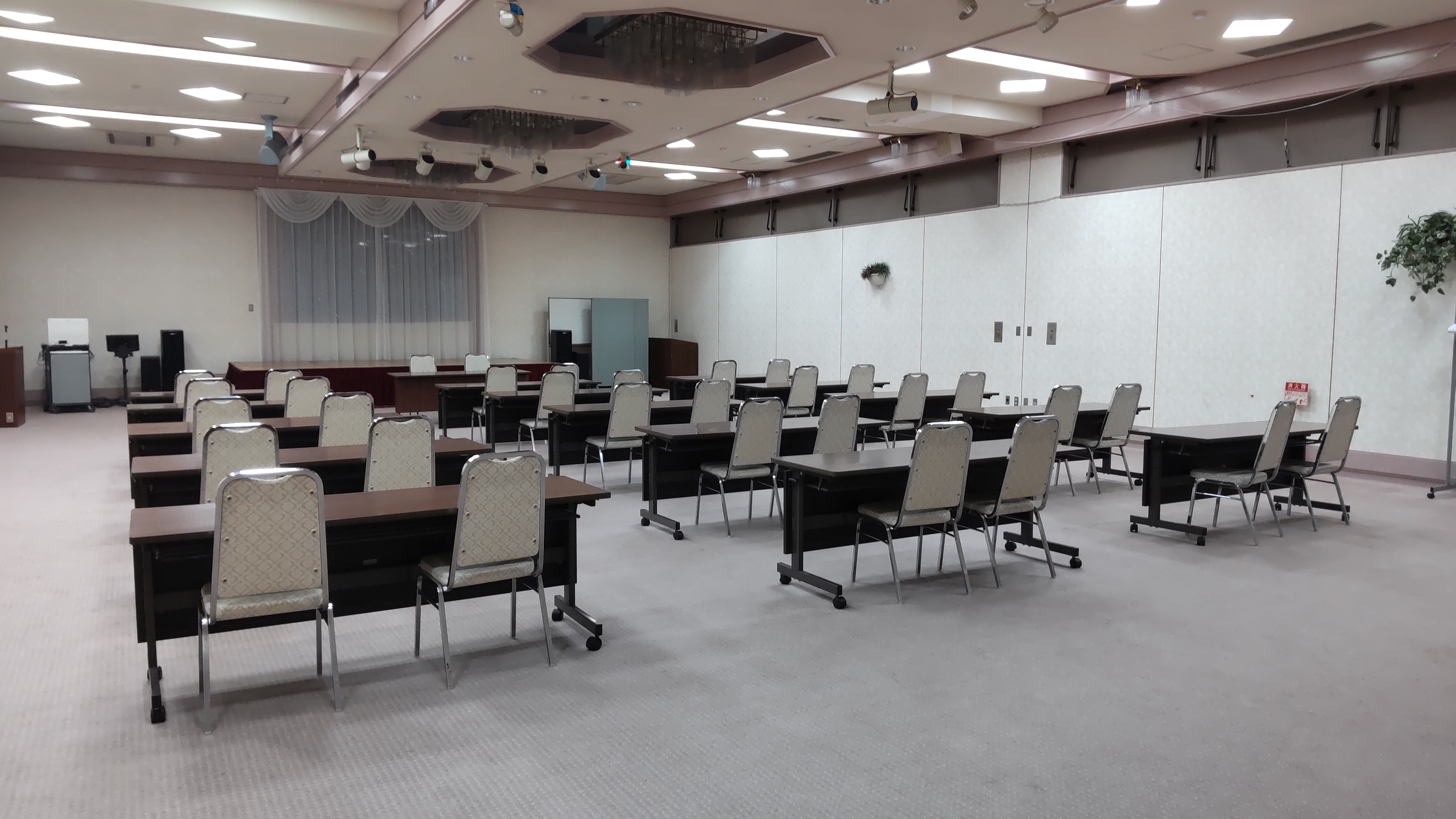 芙蓉の間・会議(学校型例)