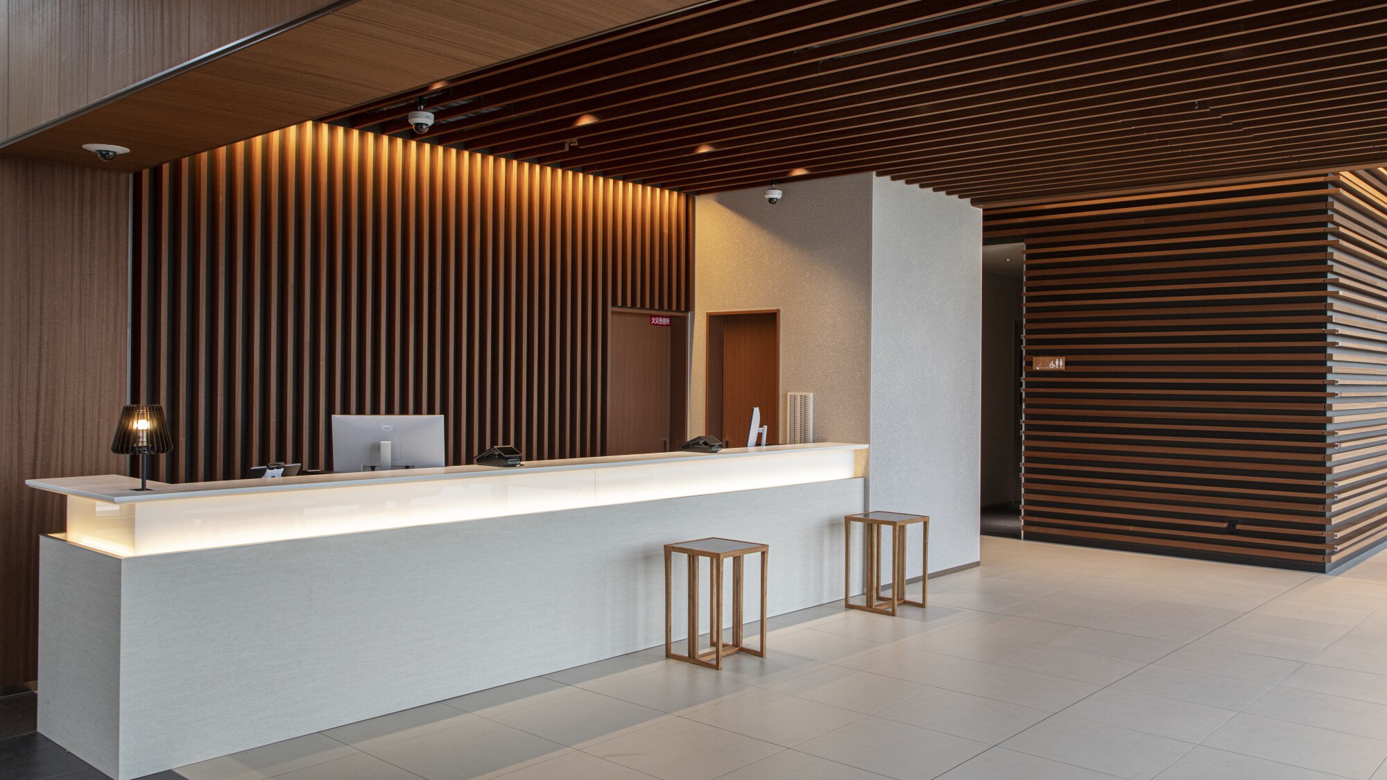 奈良県ならではのこだわりの県内木材を使用。奈良の自然を感じながらゆったりとおくつろぎいただける空間です。