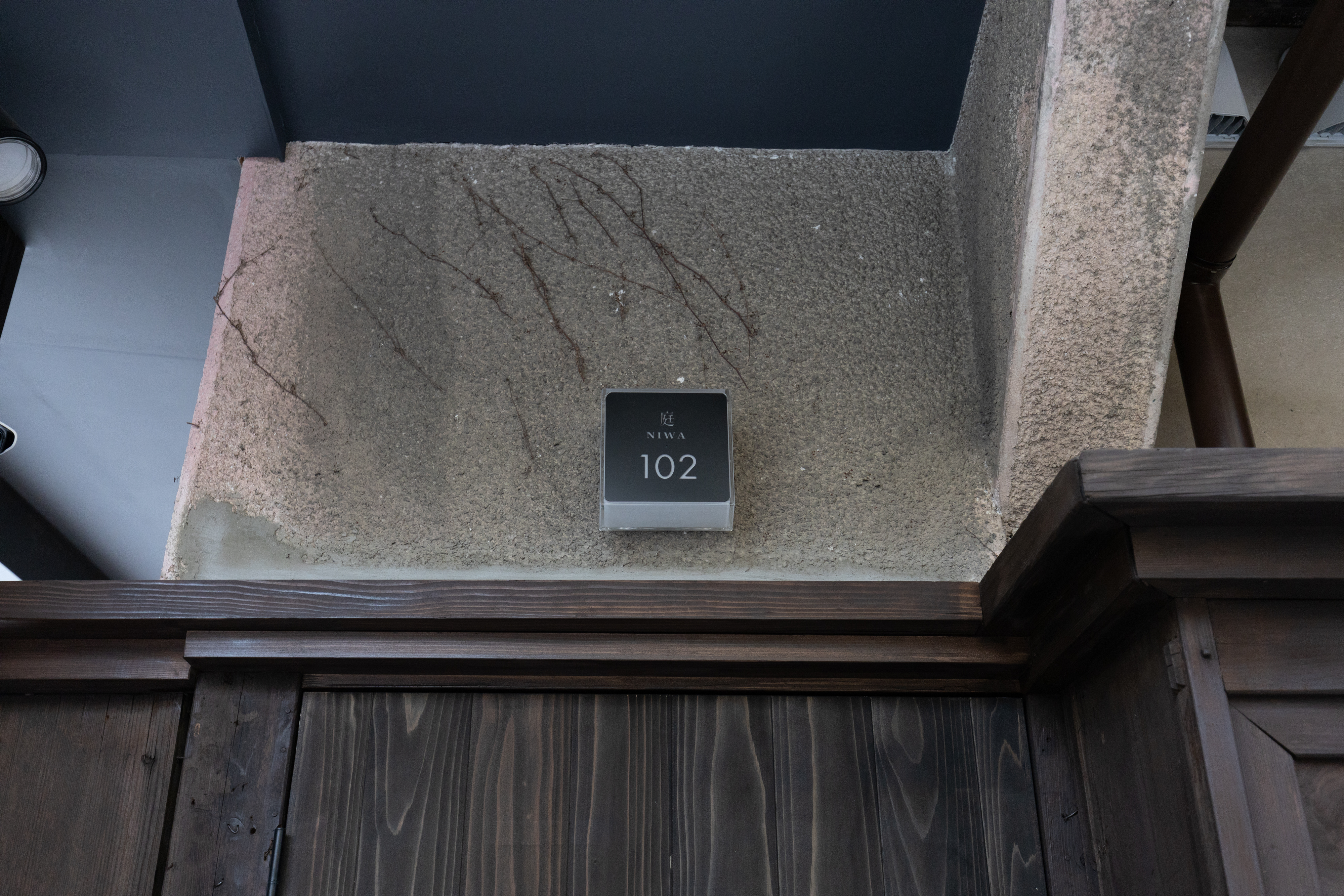 102