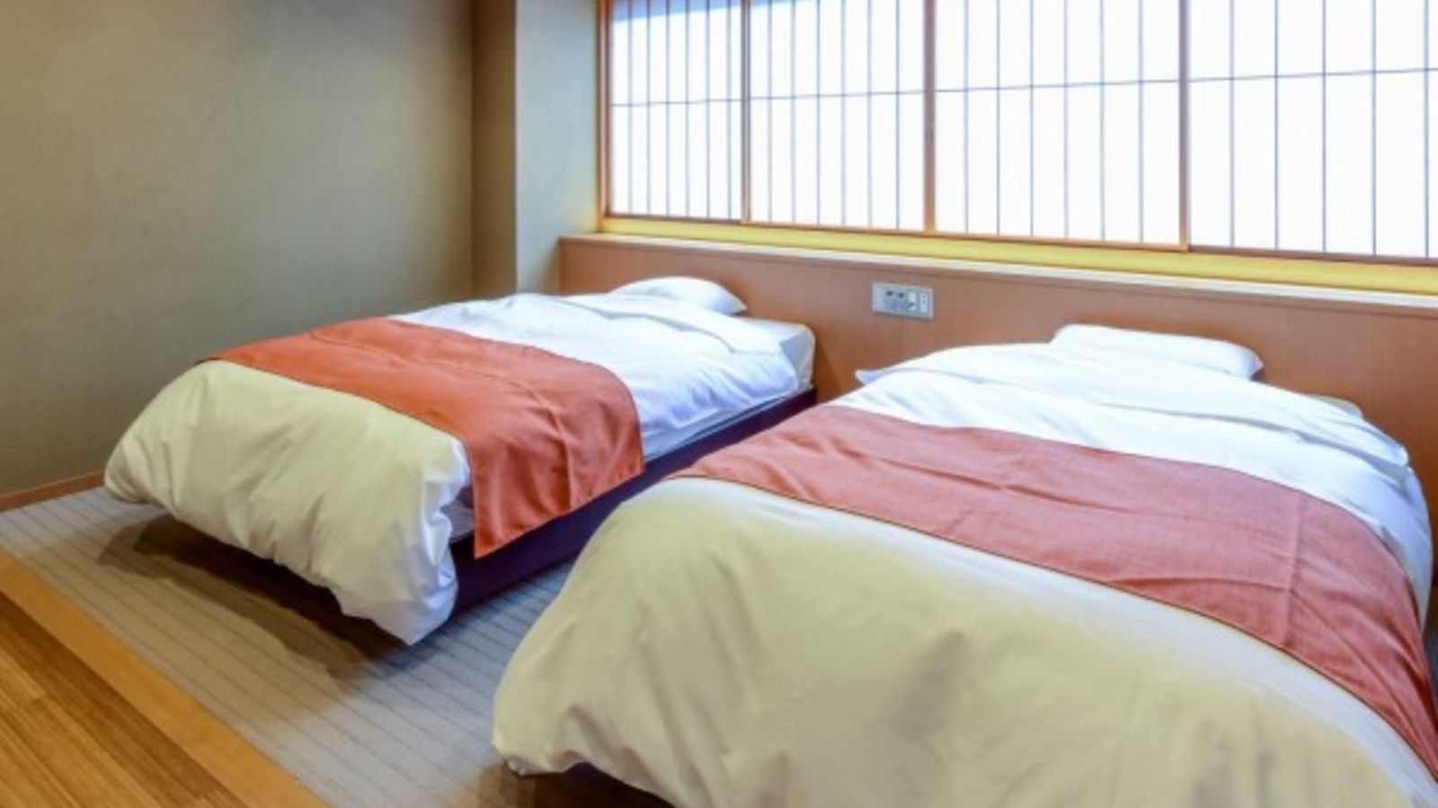 2018年秋に新しく完成した和室と洋室ベッドルームのゆったり広々バリアフリー客室「藤」／洋室