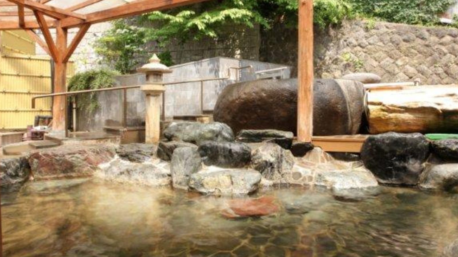 【御殿守・西湯】露天岩風呂