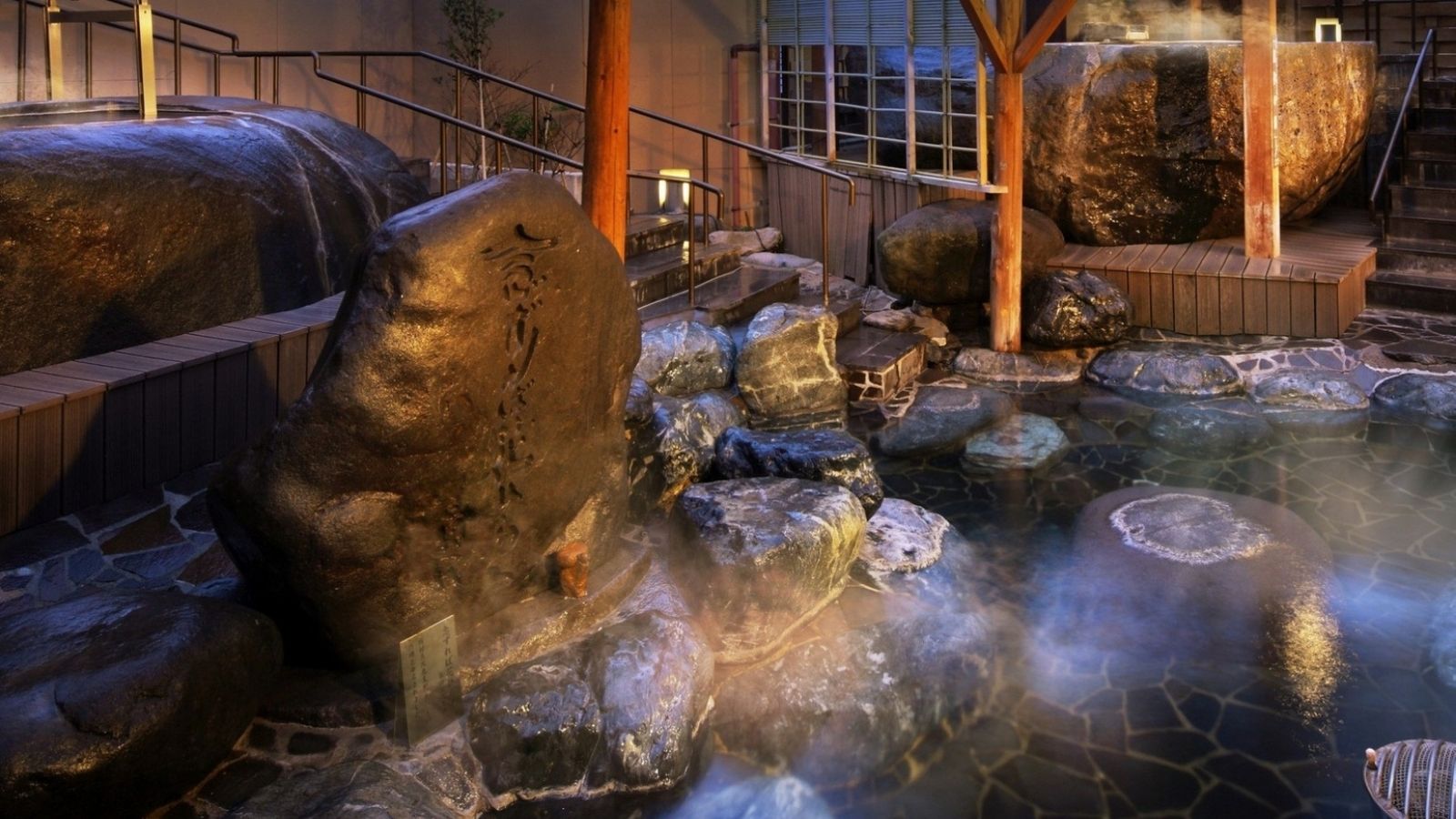 【東湯】東湯・露天岩風呂全景