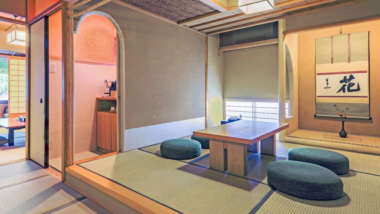 【西館３階・特別室】『千歳(せんざい)』和室１２畳＋茶室(バストイレ・マッサージチェア付き)