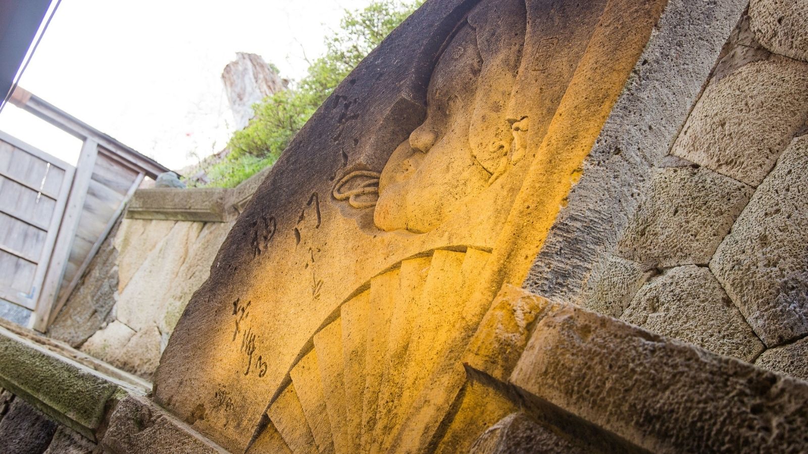 【館内】オカメ岩