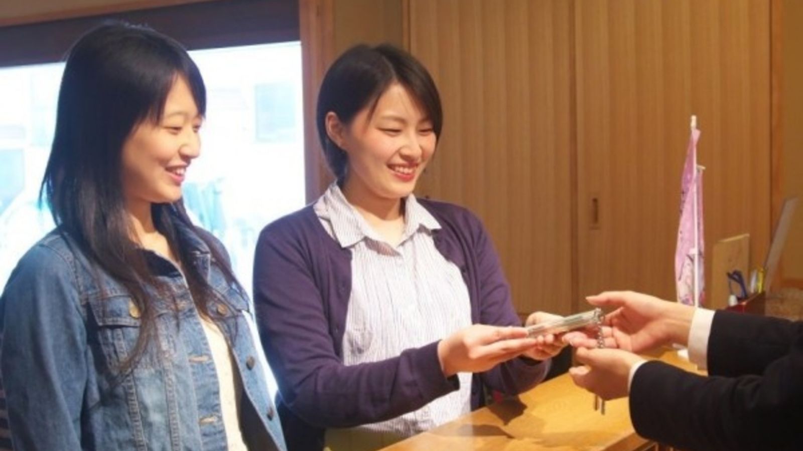 【ご到着】「疲れを忘れてゆっくりお過ごしいただきたい」スタッフ一同、笑顔でお待ちいたしております